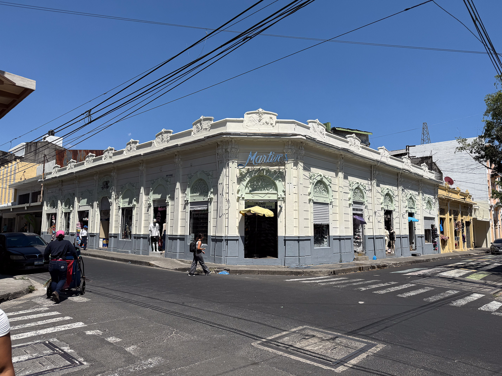 DL707-1 PROPIEDAD EN EL CENTRO HISTÓRICO DE SAN SALVADOR