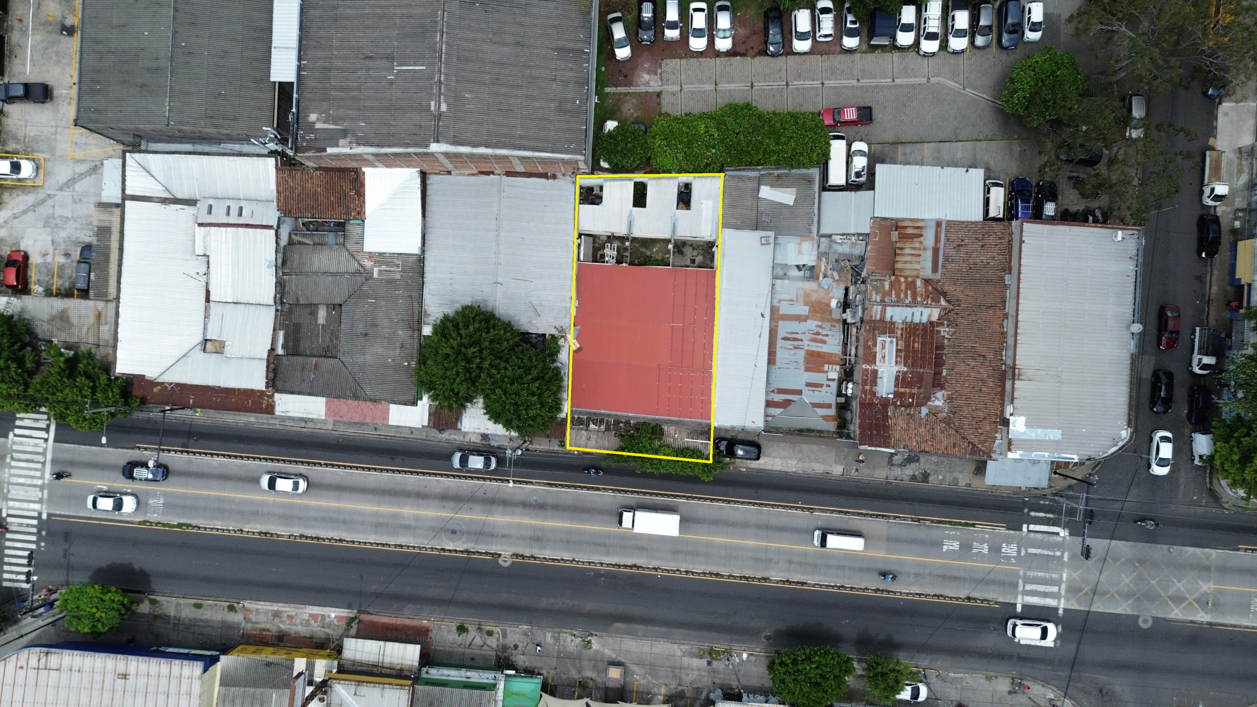 PROPIEDAD EN EL CENTRO DE SAN SALVADOR, ALAMEDA JUAN PABLO II