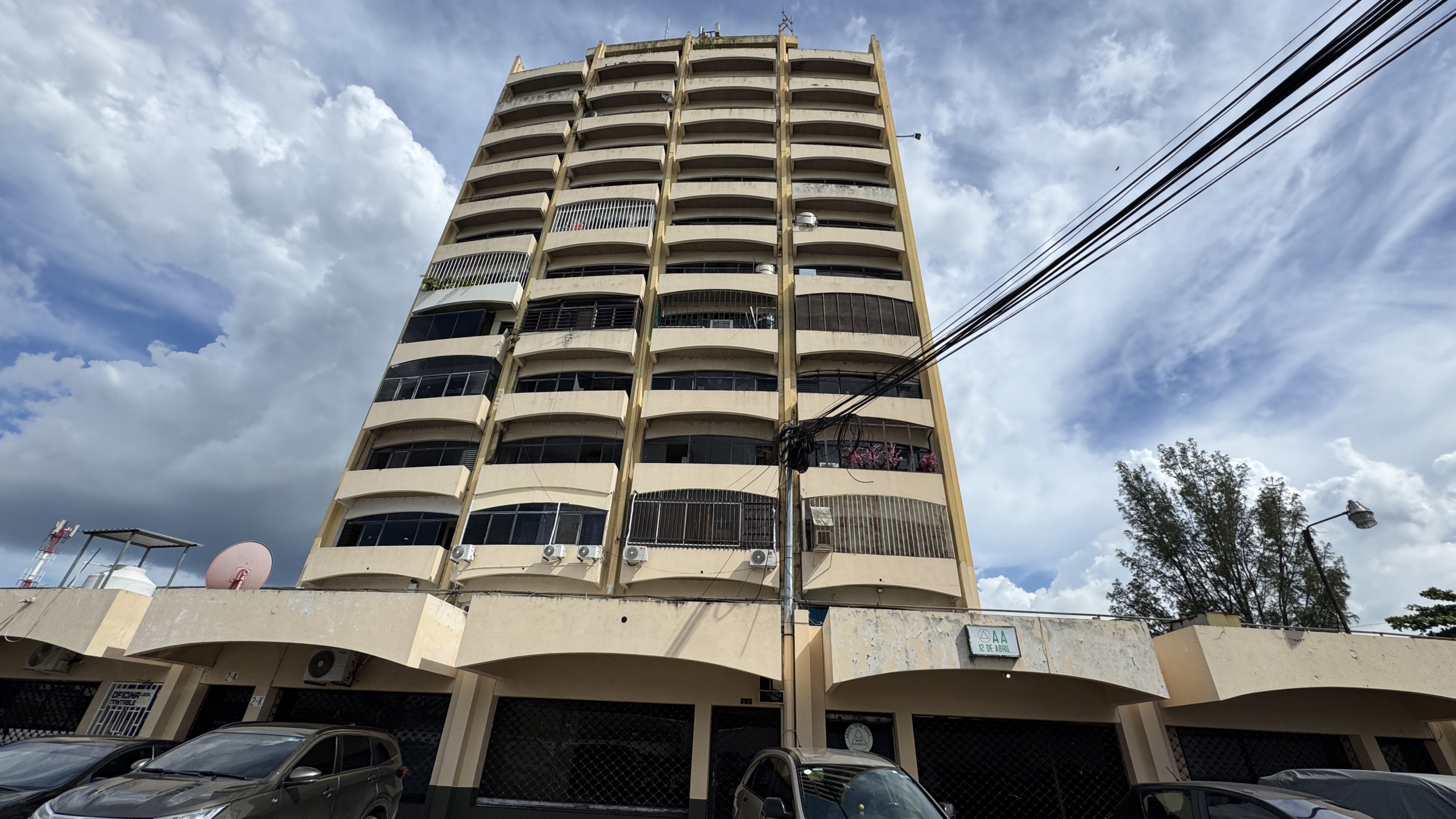 OFICINA CON INQUILINO EN CONDOMINIO LOS HEROES, SAN SALVADOR