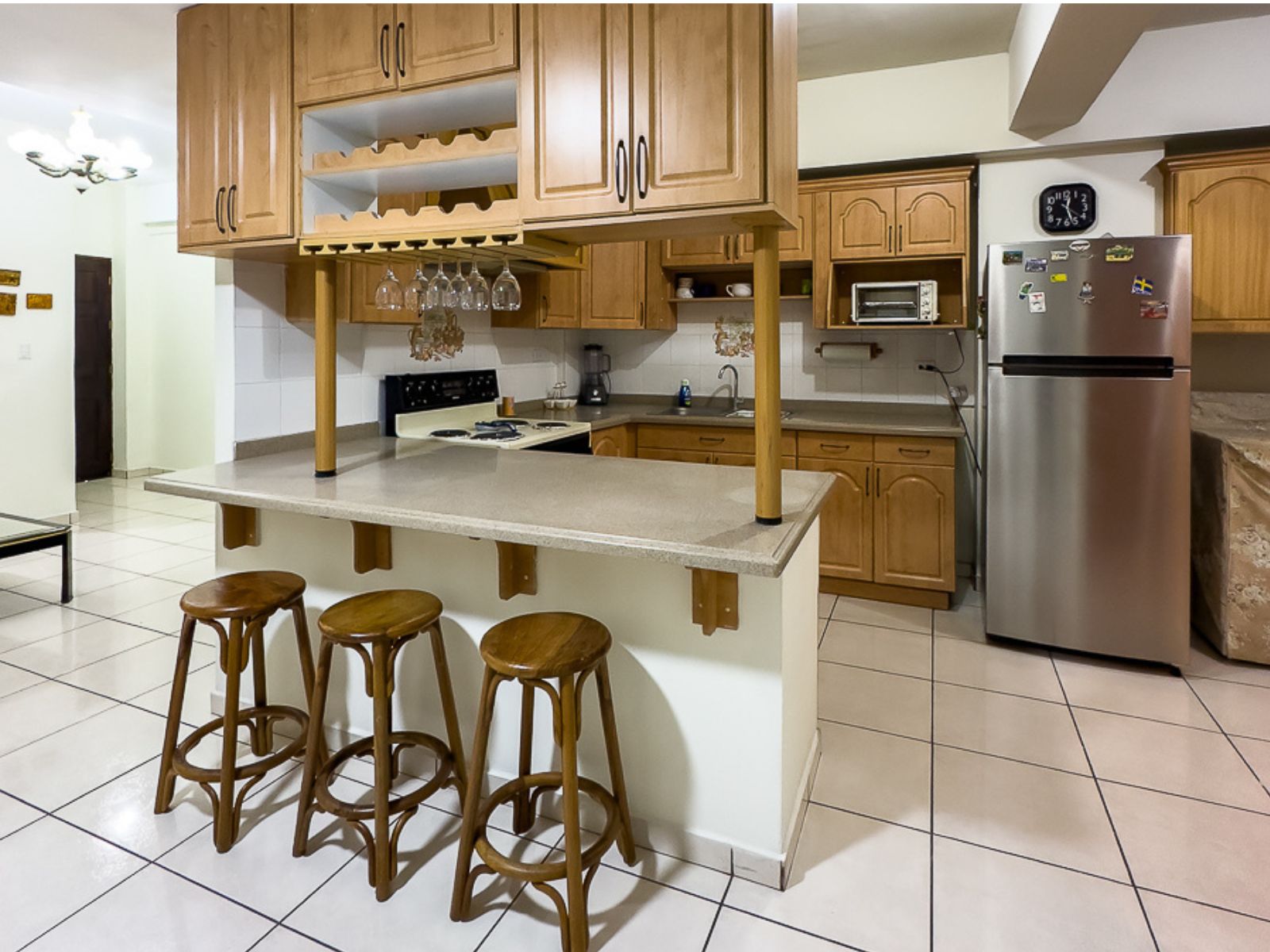 DAA711-3 APARTAMENTO FULL AMUEBLADO EN CONDOMINIO LOS ABETOS, SAN SALVADOR