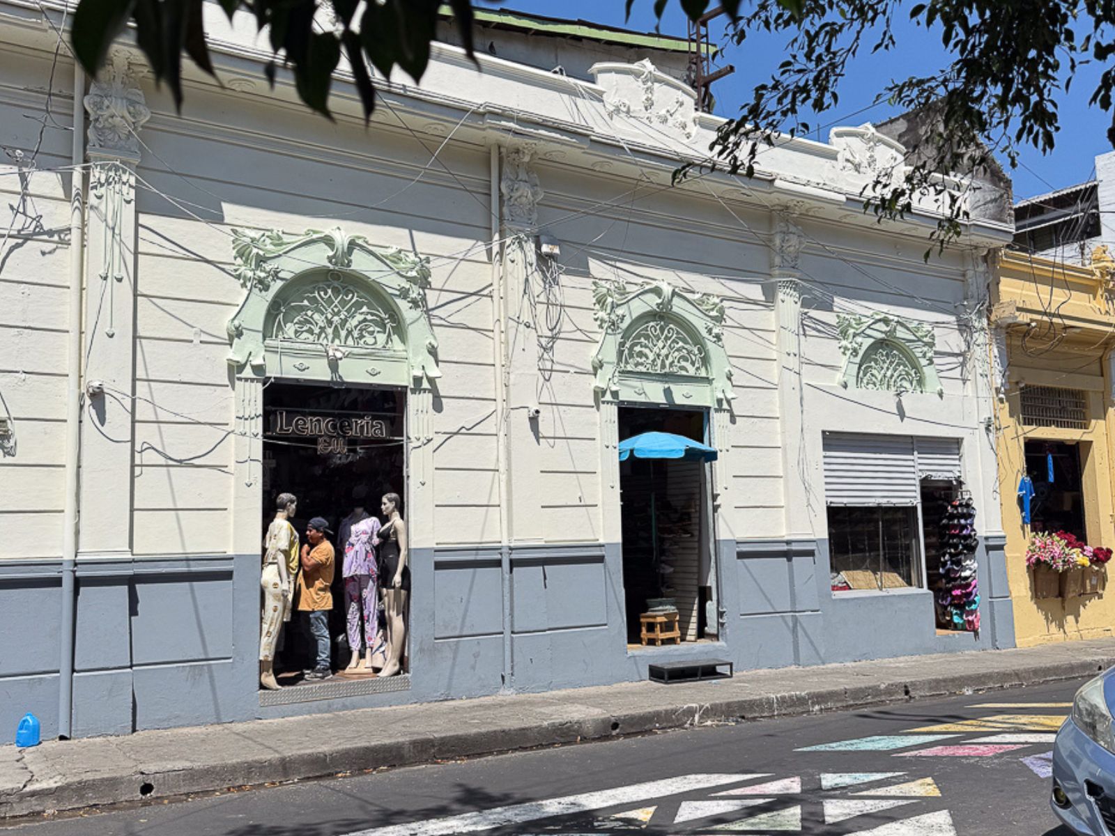 DL707-11 PROPIEDAD EN EL CENTRO HISTÓRICO DE SAN SALVADOR
