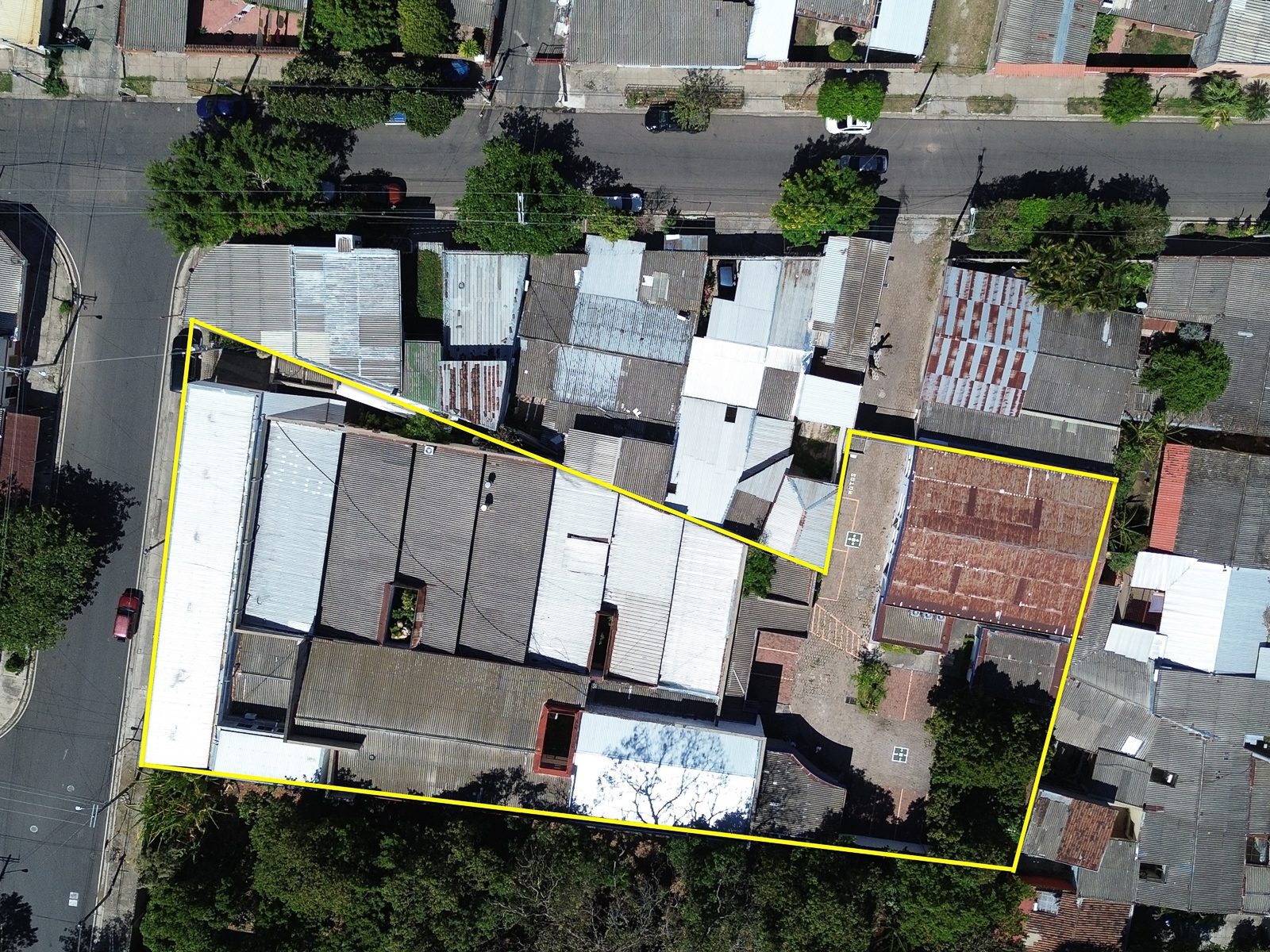 DR828-2 PROPIEDAD PARA USO COMERCIAL O INDUSTRIAL EN SANTA ANA