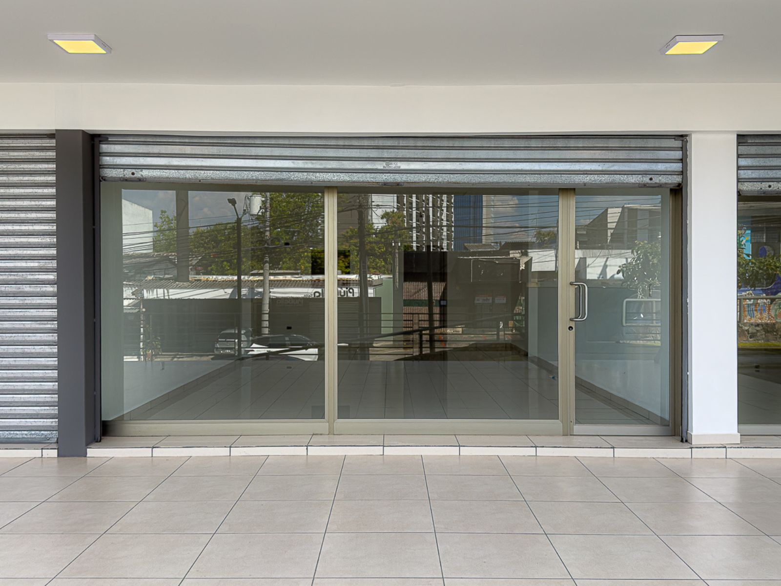 DAL829-9 LOCALES COMERCIALES EN PLAZA TRIANA – LA MASCOTA, SAN SALVADOR