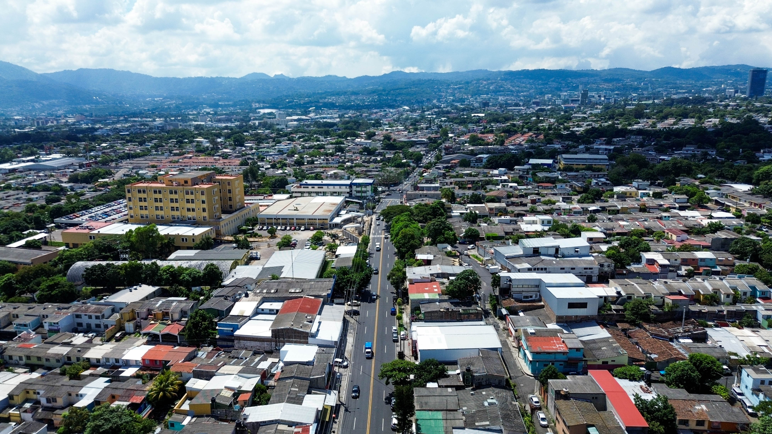 PROPIEDAD COMERCIAL EN CALLE BERNAL, SAN SALVADOR