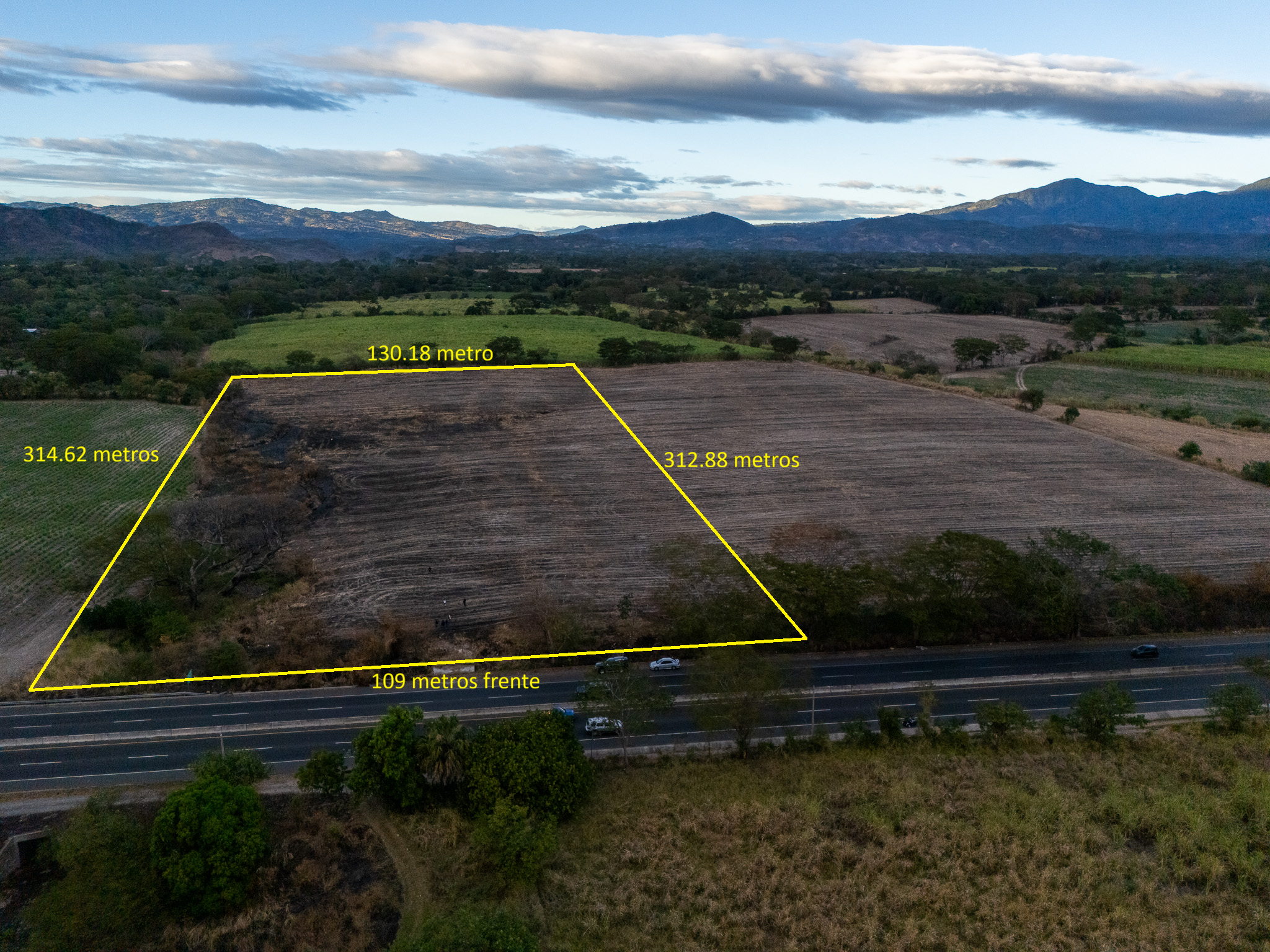 TERRENO EN LA PAZ, CERCA DEL AEROPUERTO EL SALVADOR