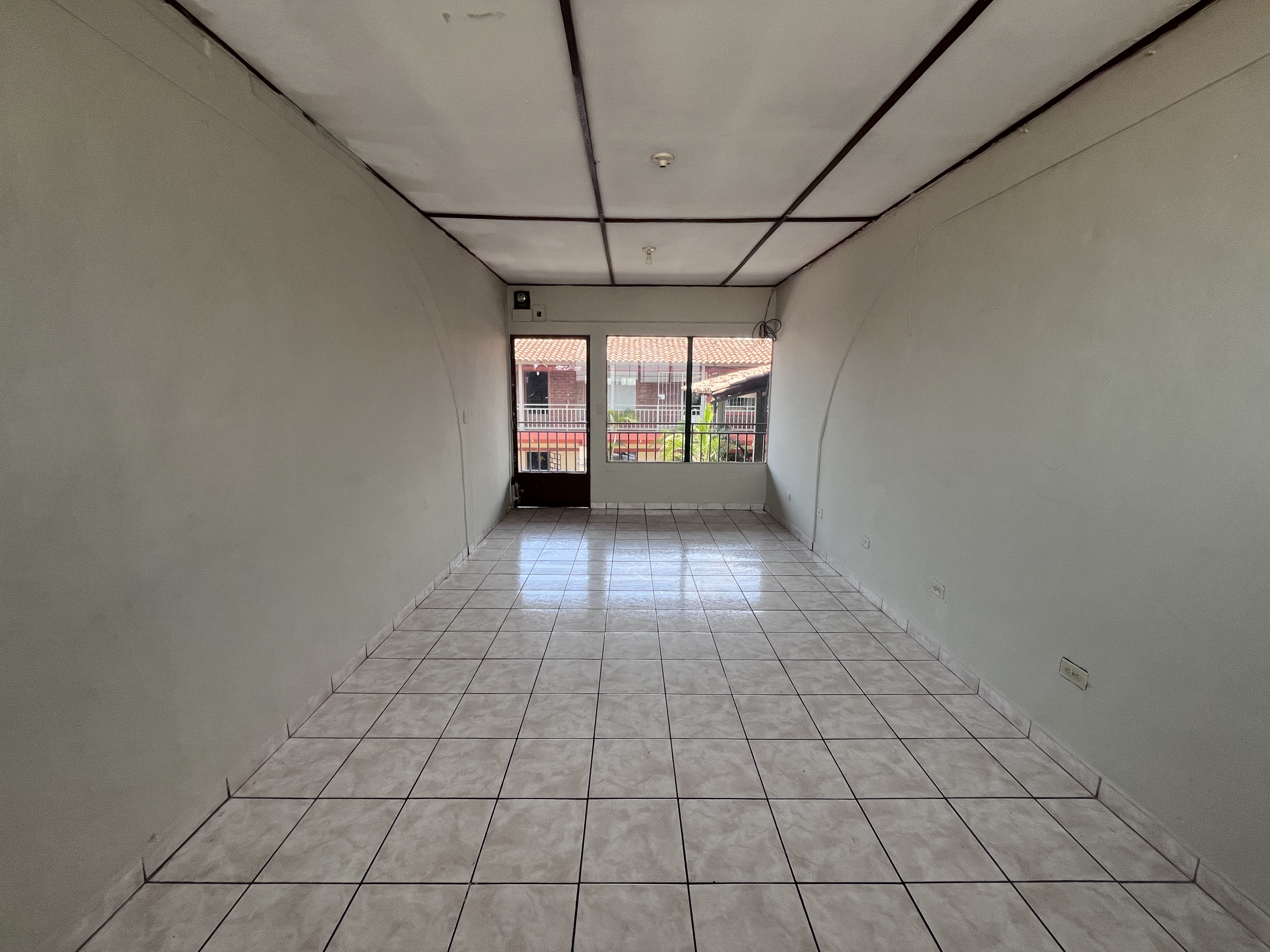 PLAZA COMERCIAL EN QUEZALTEPEQUE, SAN SALVADOR