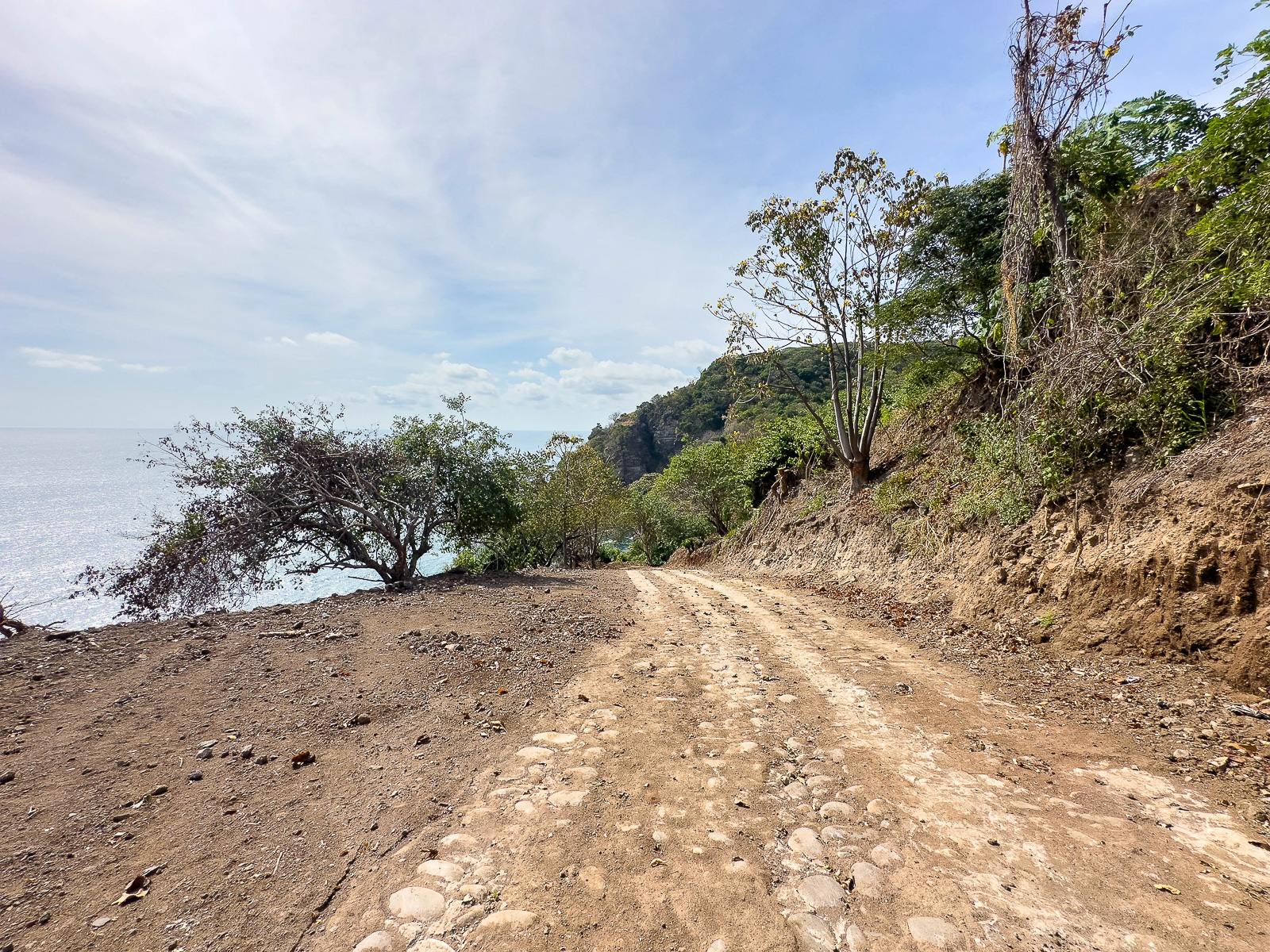 DT657-5 LOTES EN ACANTILADOS FRENTE AL MAR EN ZONA DEL ZONTE, LA LIBERTAD