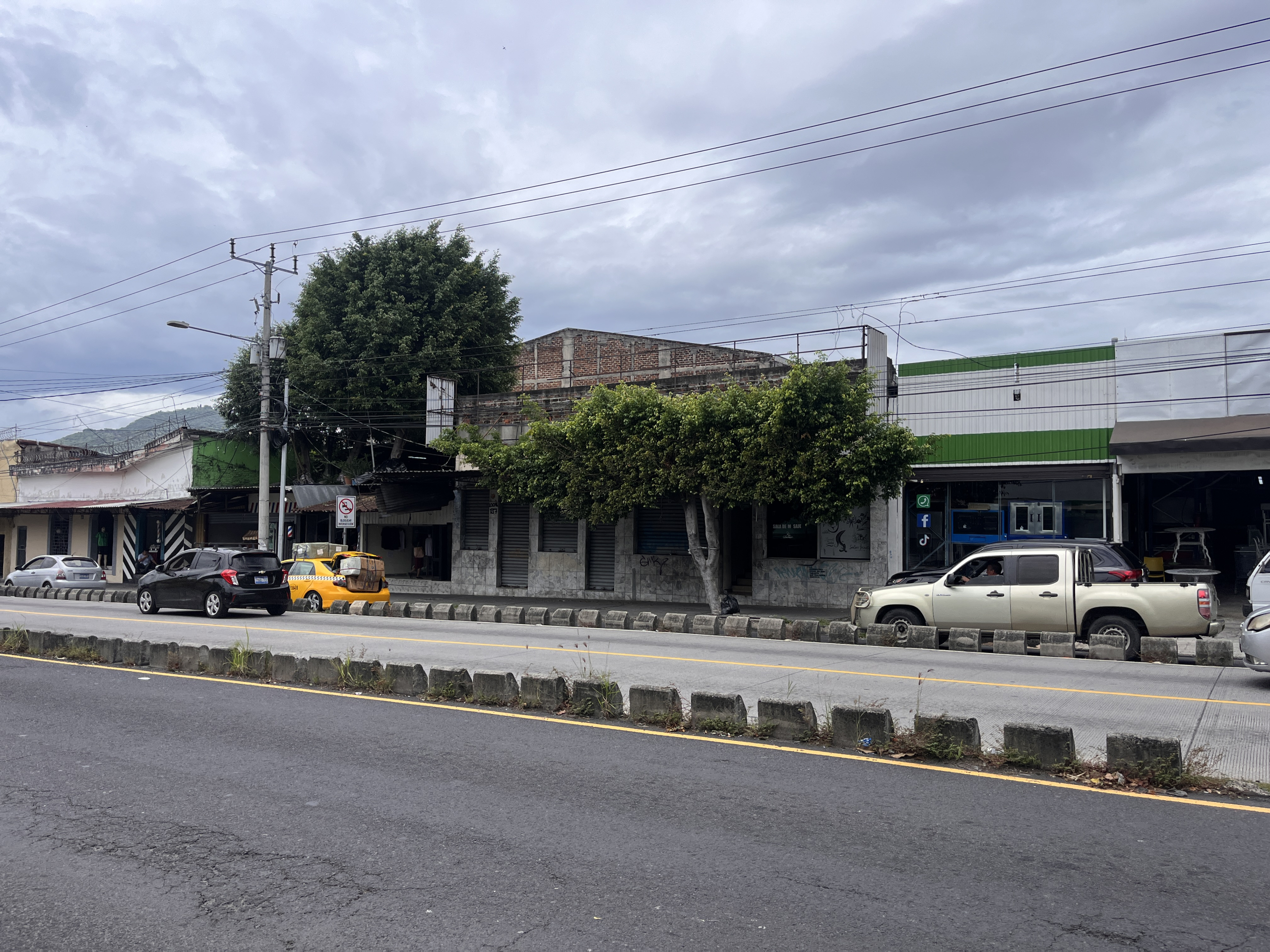 PROPIEDAD EN EL CENTRO DE SAN SALVADOR, ALAMEDA JUAN PABLO II