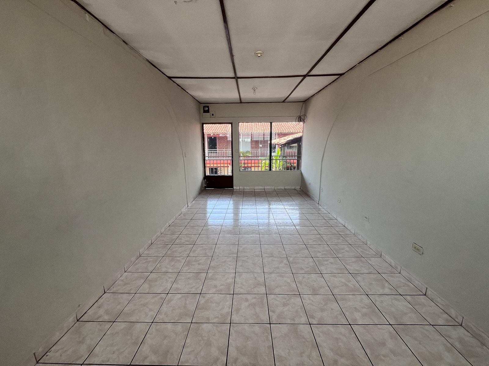 DAL757-11 PLAZA COMERCIAL EN QUEZALTEPEQUE, SAN SALVADOR