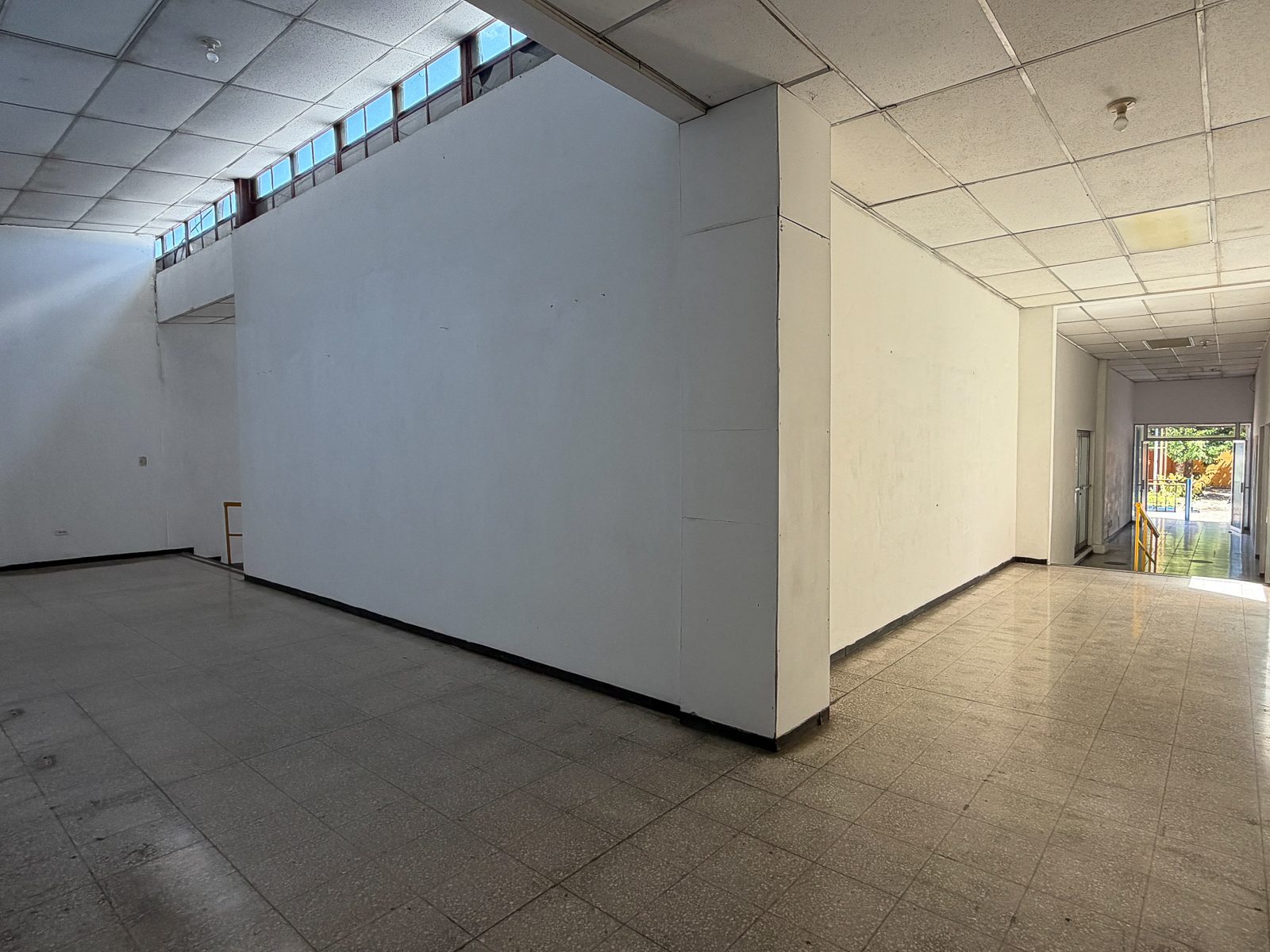 DR828-9 PROPIEDAD PARA USO COMERCIAL O INDUSTRIAL EN SANTA ANA