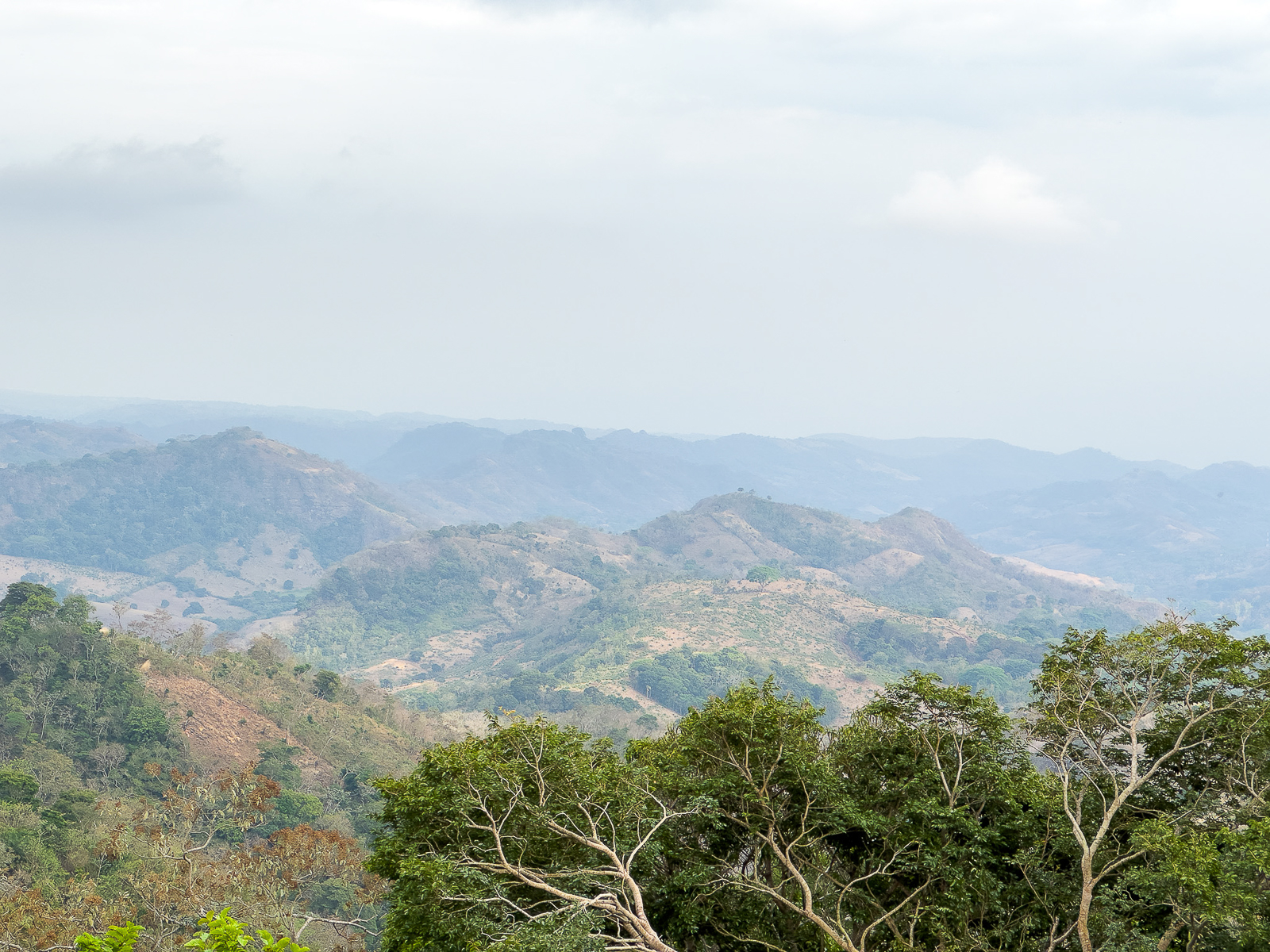 DR803-25 PROPIEDAD EQUIPADA Y EN AIRBNB EN CERRO LA GLORIA, TAMANIQUE, LA LIBERTAD