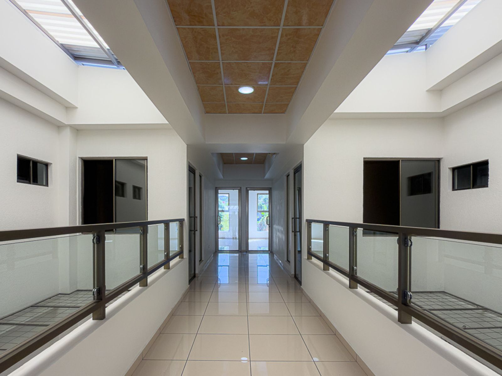 DAL829-16 LOCALES COMERCIALES EN PLAZA TRIANA – LA MASCOTA, SAN SALVADOR