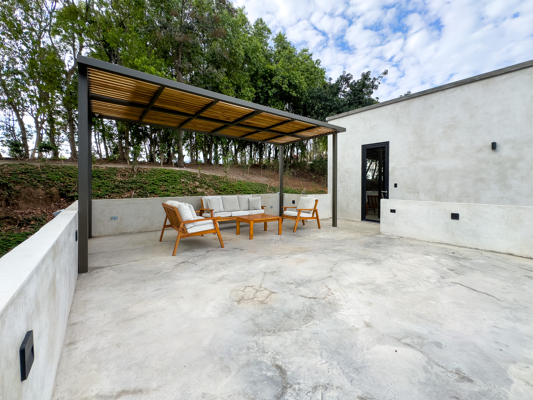 PROPIEDAD EQUIPADA Y EN AIRBNB EN CERRO LA GLORIA, TAMANIQUE, LA LIBERTAD