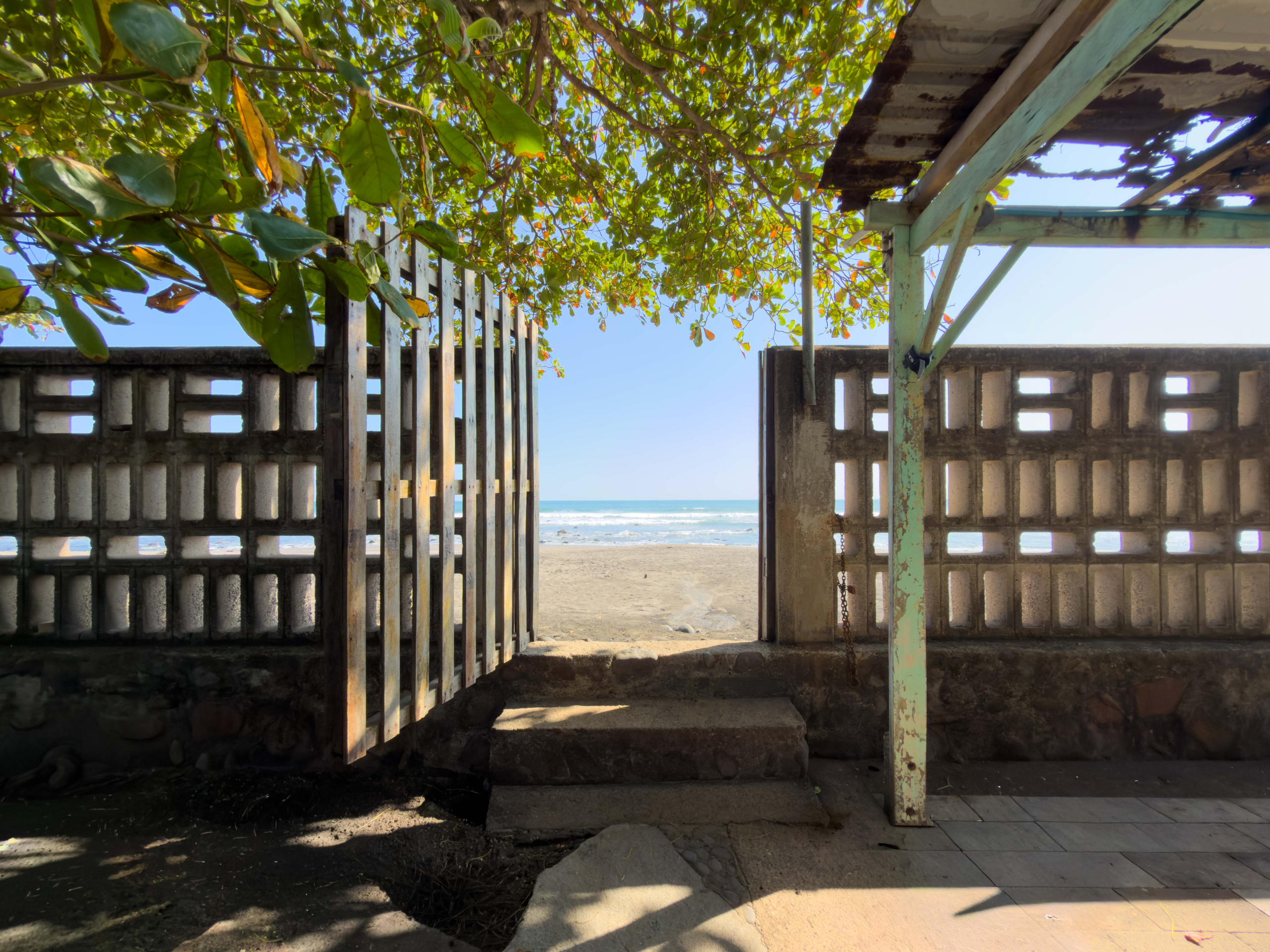 HOTEL EN VENTA FRENTE AL MAR EN PLAYA SAN BLAS, LA LIBERTAD