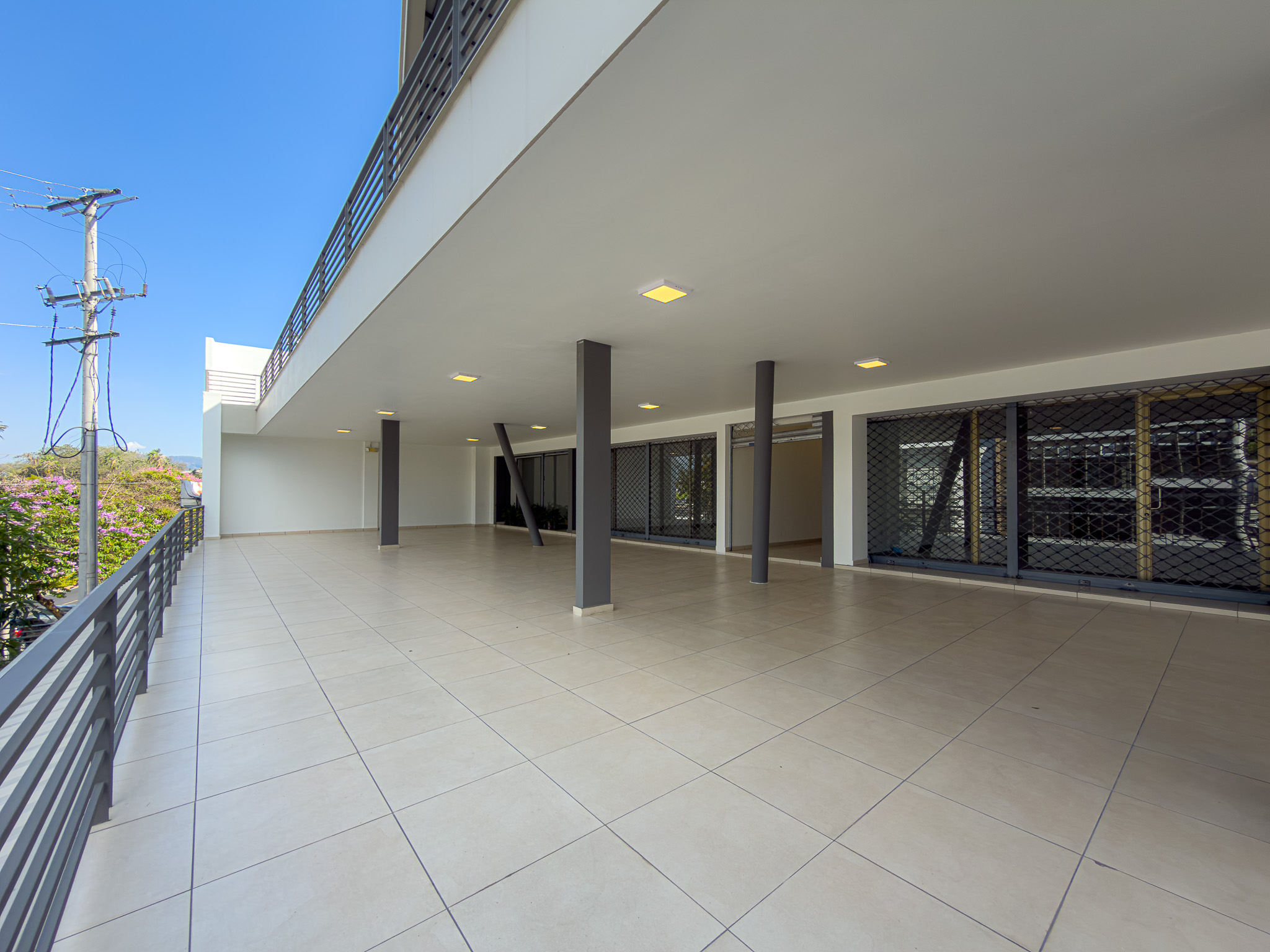 LOCALES COMERCIALES EN PLAZA TRIANA – LA MASCOTA, SAN SALVADOR