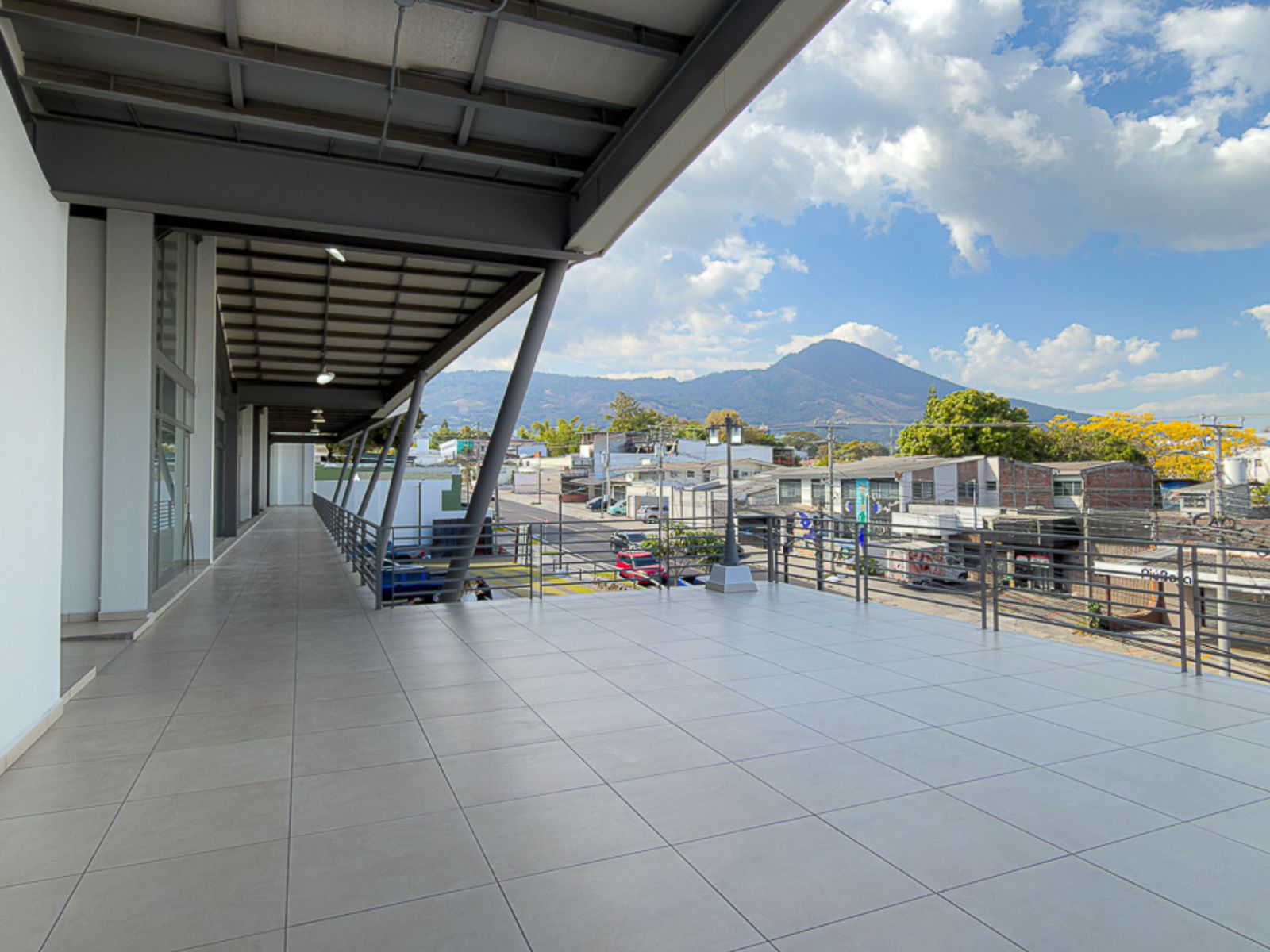 DAL829-13 LOCALES COMERCIALES EN PLAZA TRIANA – LA MASCOTA, SAN SALVADOR