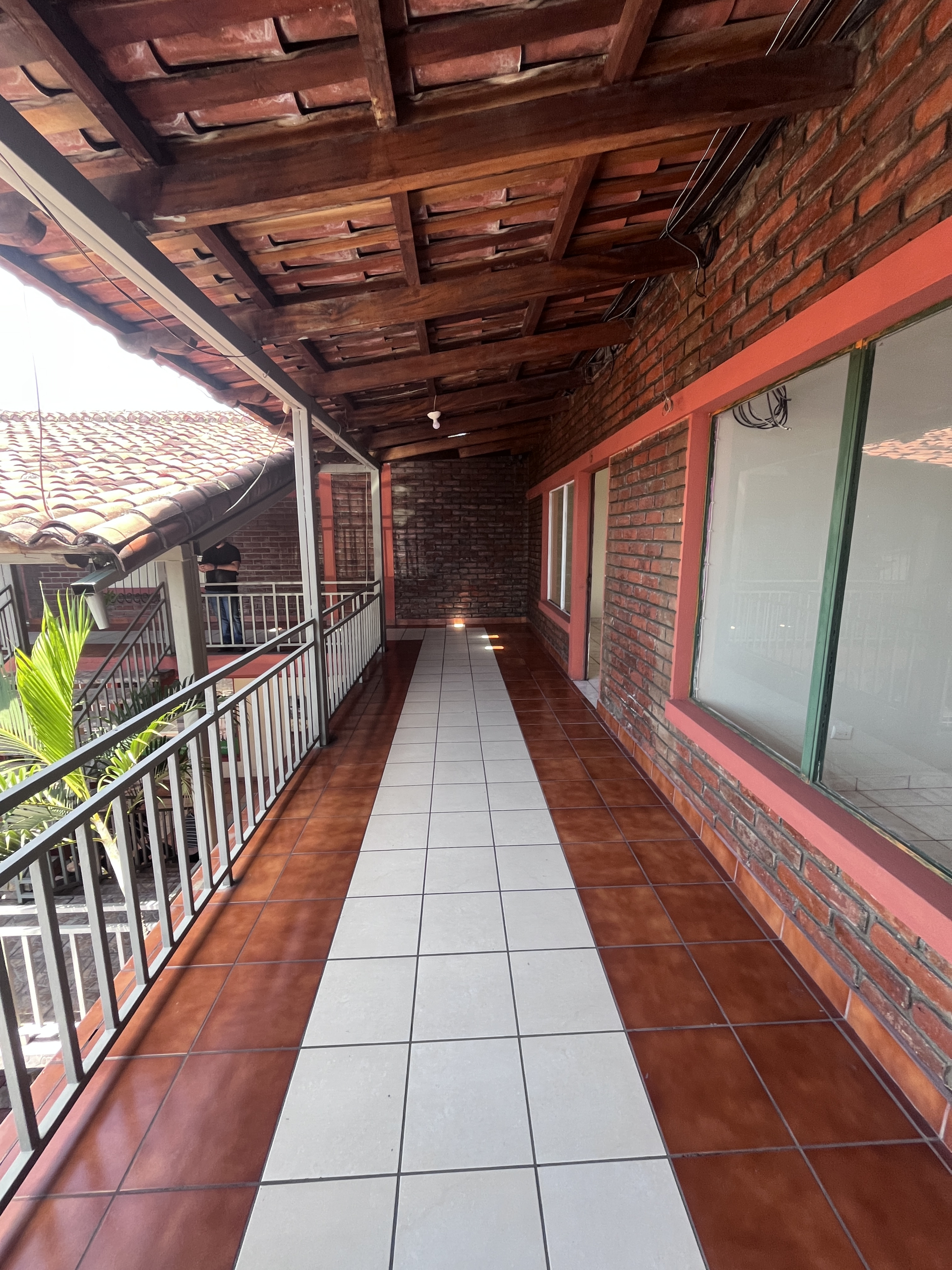 PLAZA COMERCIAL EN QUEZALTEPEQUE, SAN SALVADOR