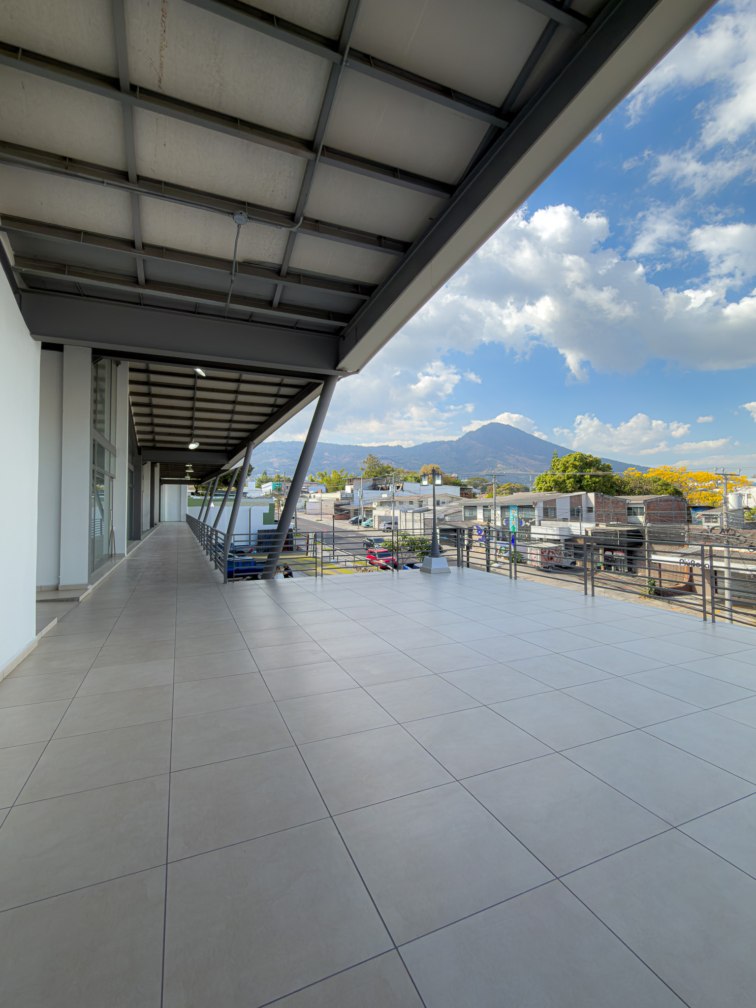 LOCALES COMERCIALES EN PLAZA TRIANA – LA MASCOTA, SAN SALVADOR