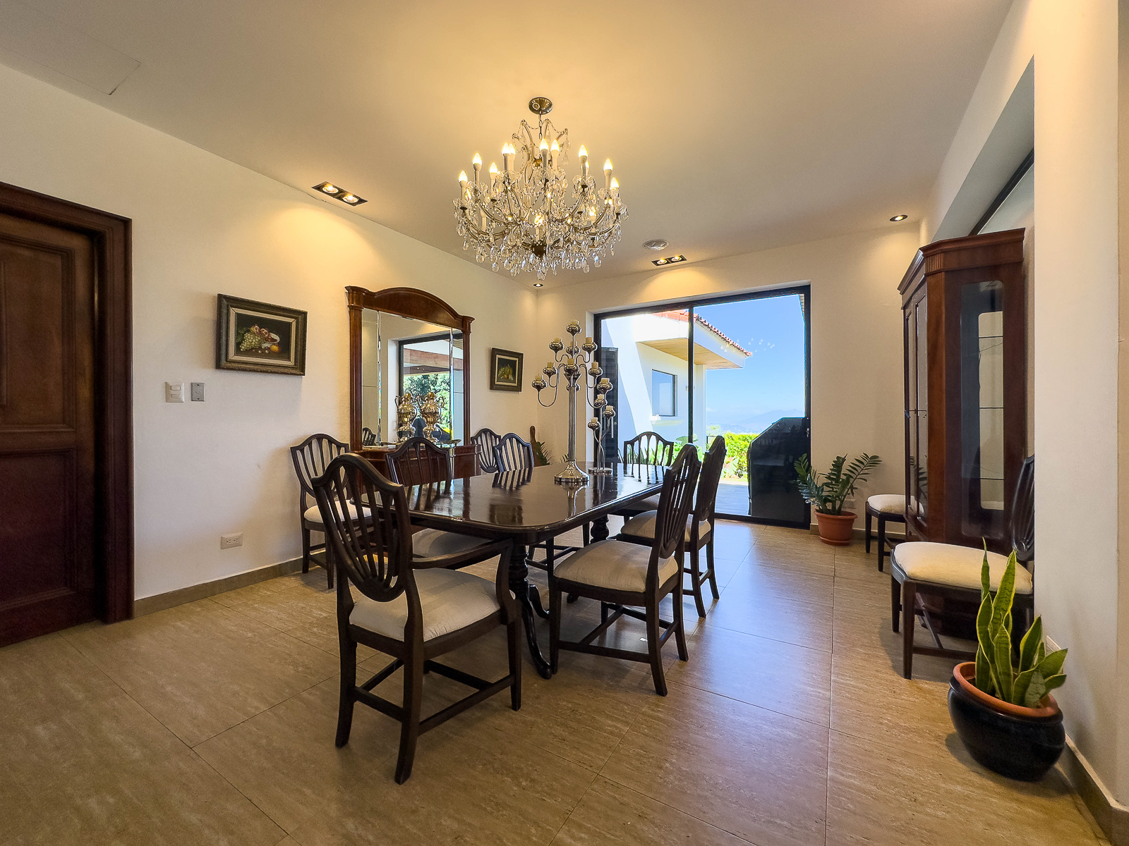 13 CASA EN RESIDENCIAL LOMAS DE ALTAMIRA, SAN SALVADOR