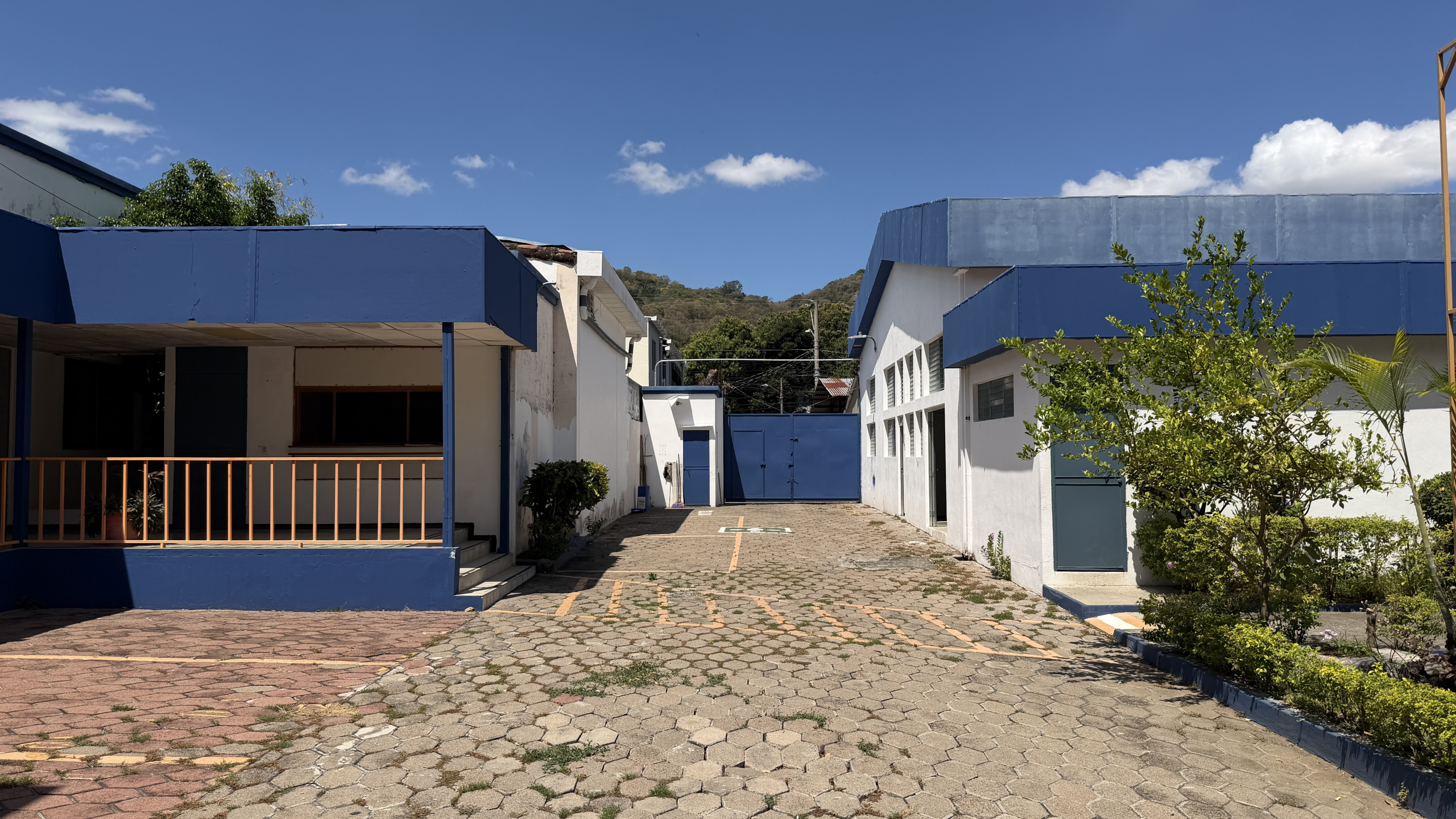 PROPIEDAD PARA USO COMERCIAL O INDUSTRIAL EN SANTA ANA