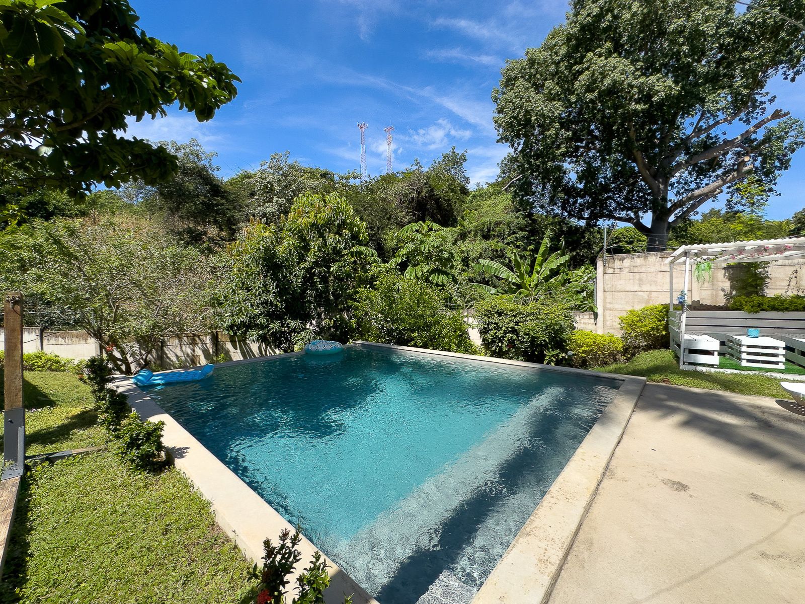 DR800-14 CASA FULL AMUEBLADA EN EL ZONTE, LA LIBERTAD