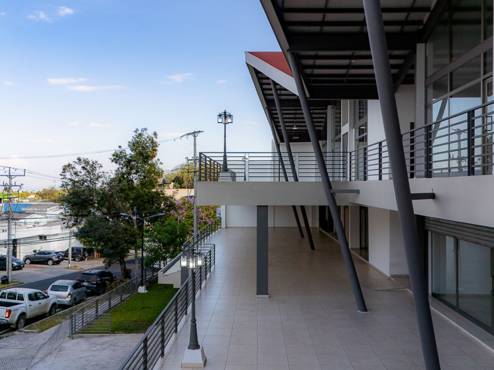 DAL829-11 LOCALES COMERCIALES EN PLAZA TRIANA – LA MASCOTA, SAN SALVADOR