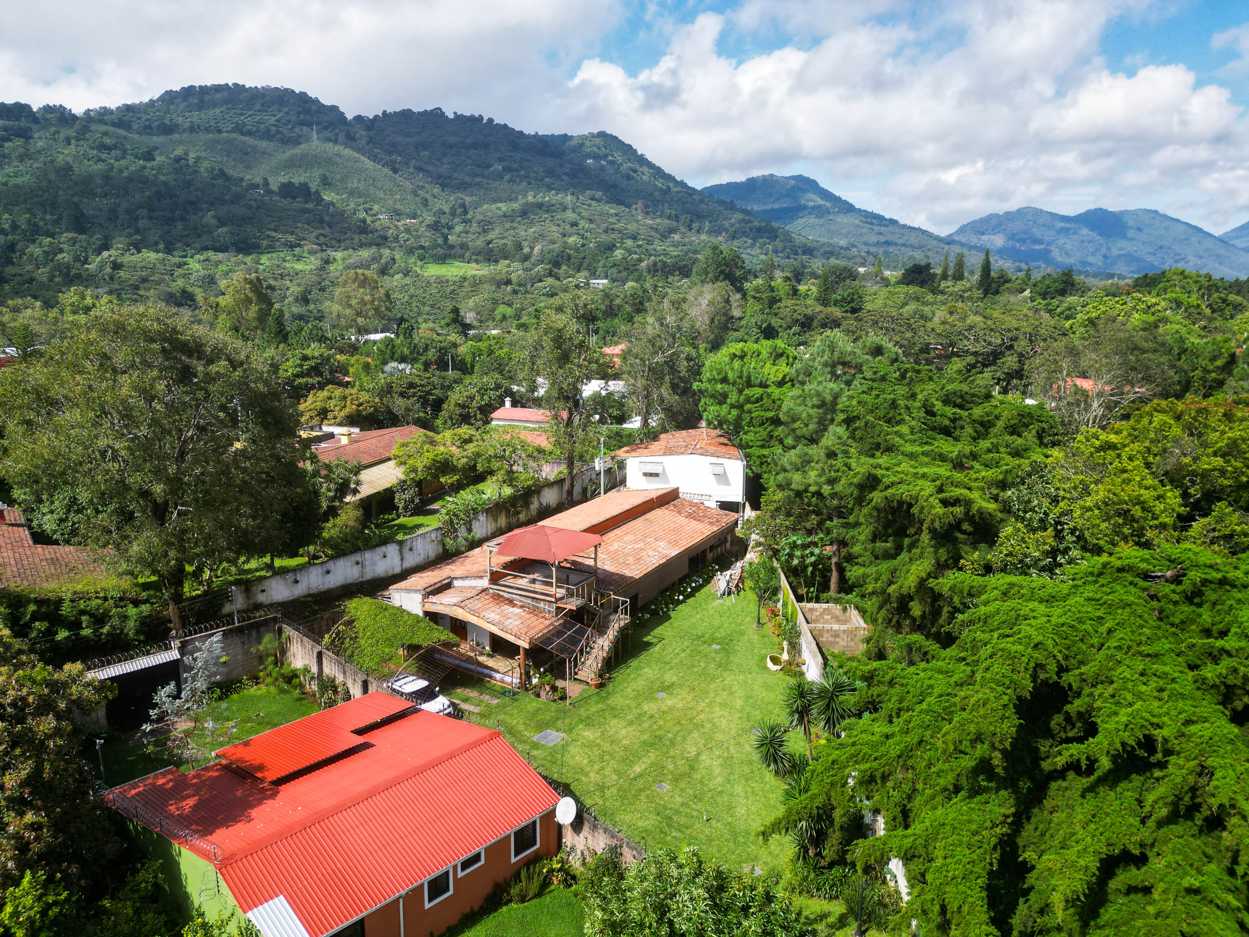 CABAÑAS CON DISEÑO RÚSTICO EN APANECA, AHUACHAPÁN, EL SALVADOR