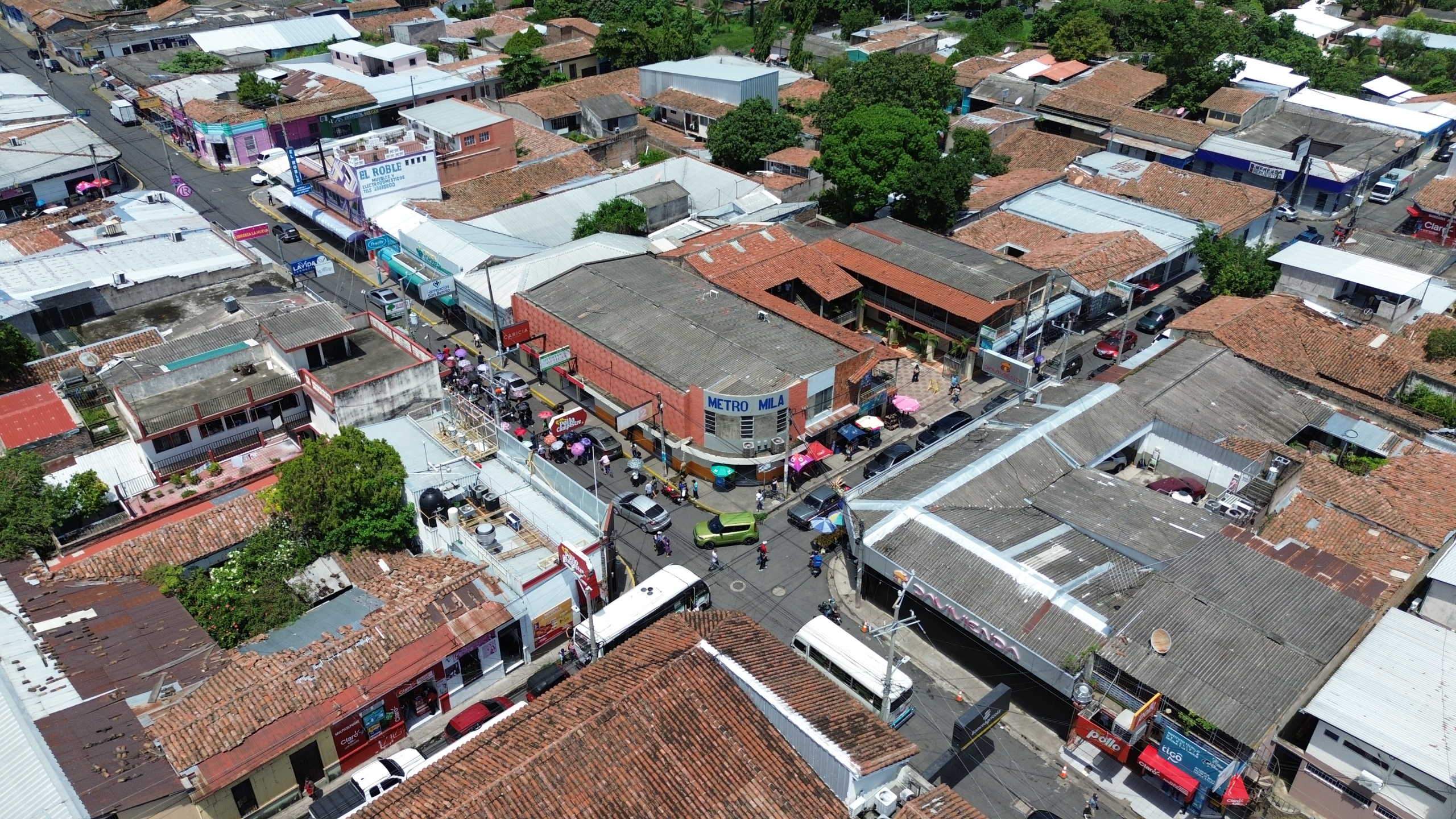 PLAZA COMERCIAL EN QUEZALTEPEQUE, SAN SALVADOR