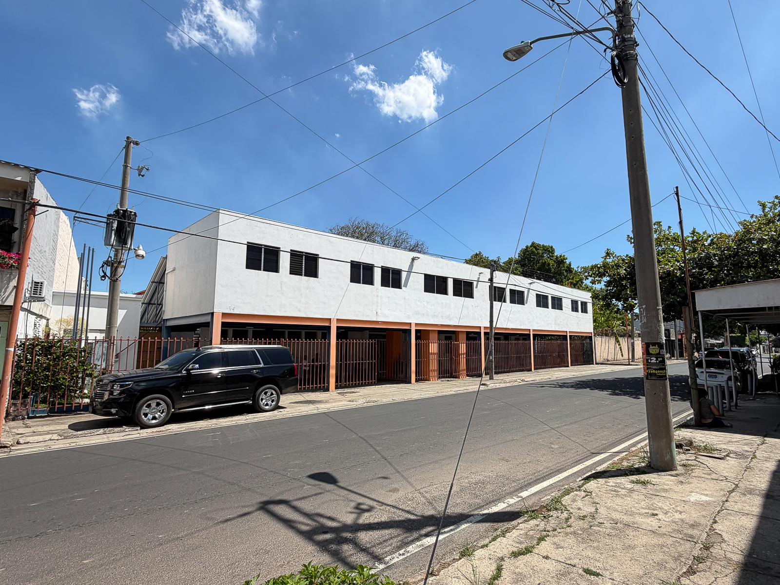 DR828-1 PROPIEDAD PARA USO COMERCIAL O INDUSTRIAL EN SANTA ANA