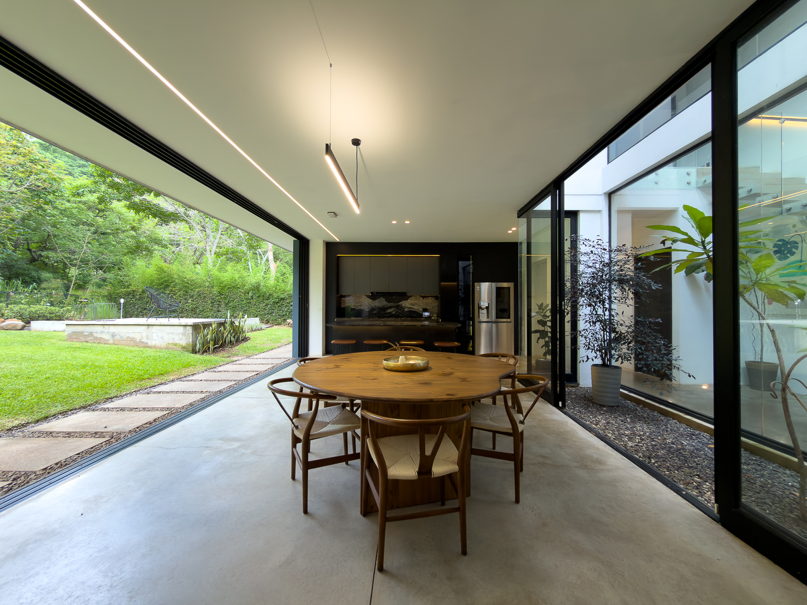 DR804-8 CASA EN RESIDENCIAL EL ENCANTO, LA LIBERTAD
