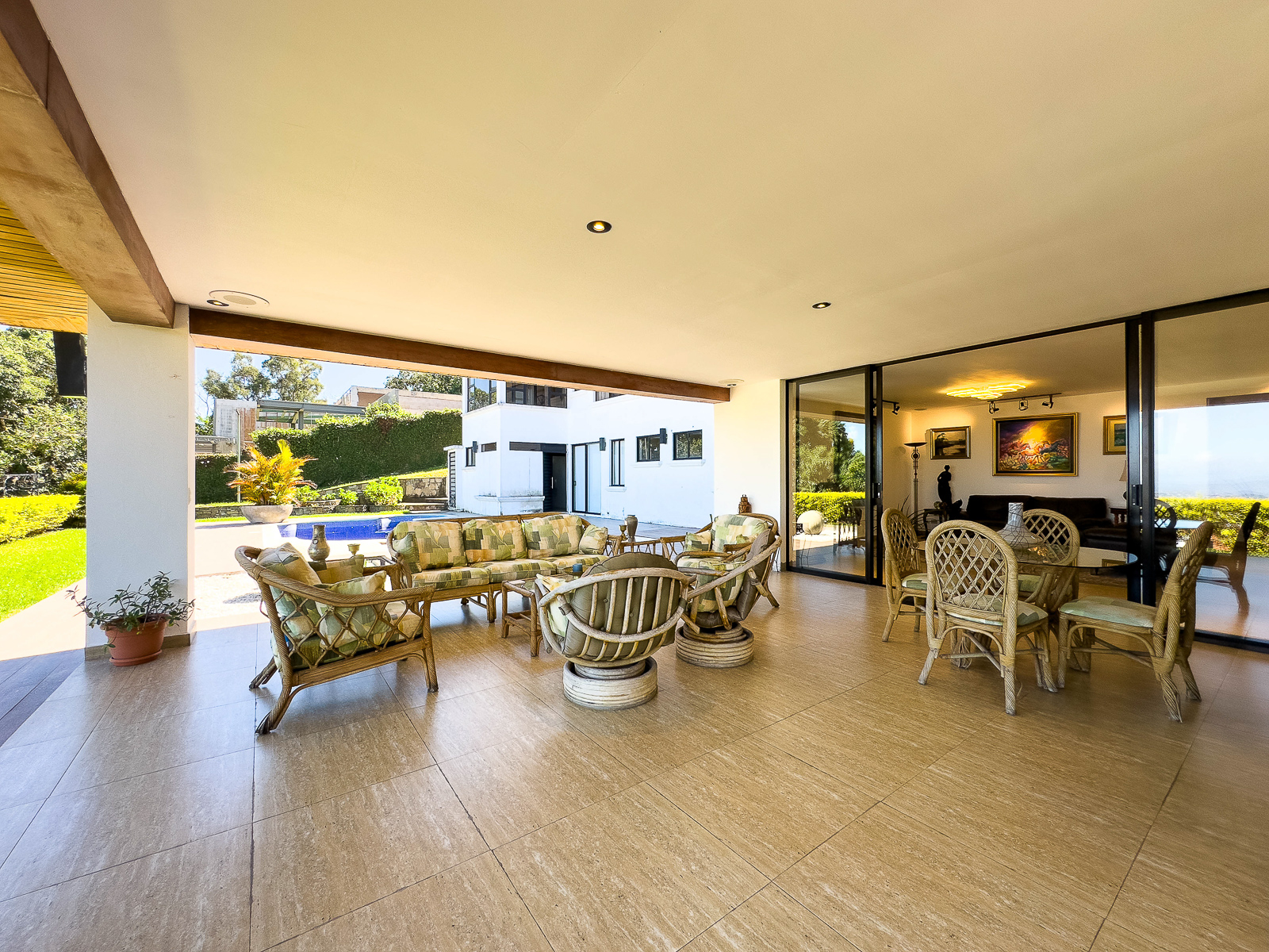 DR645-18 CASA EN RESIDENCIAL LOMAS DE ALTAMIRA, SAN SALVADOR