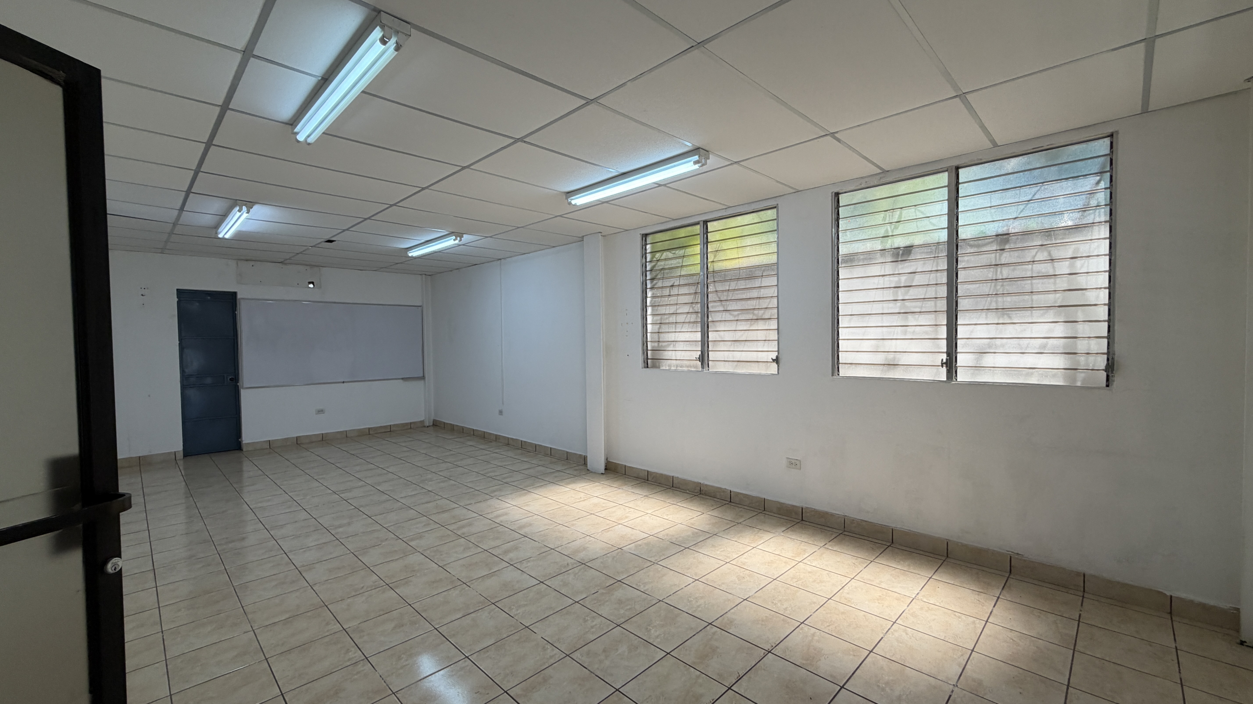 PROPIEDAD PARA USO COMERCIAL O INDUSTRIAL EN SANTA ANA