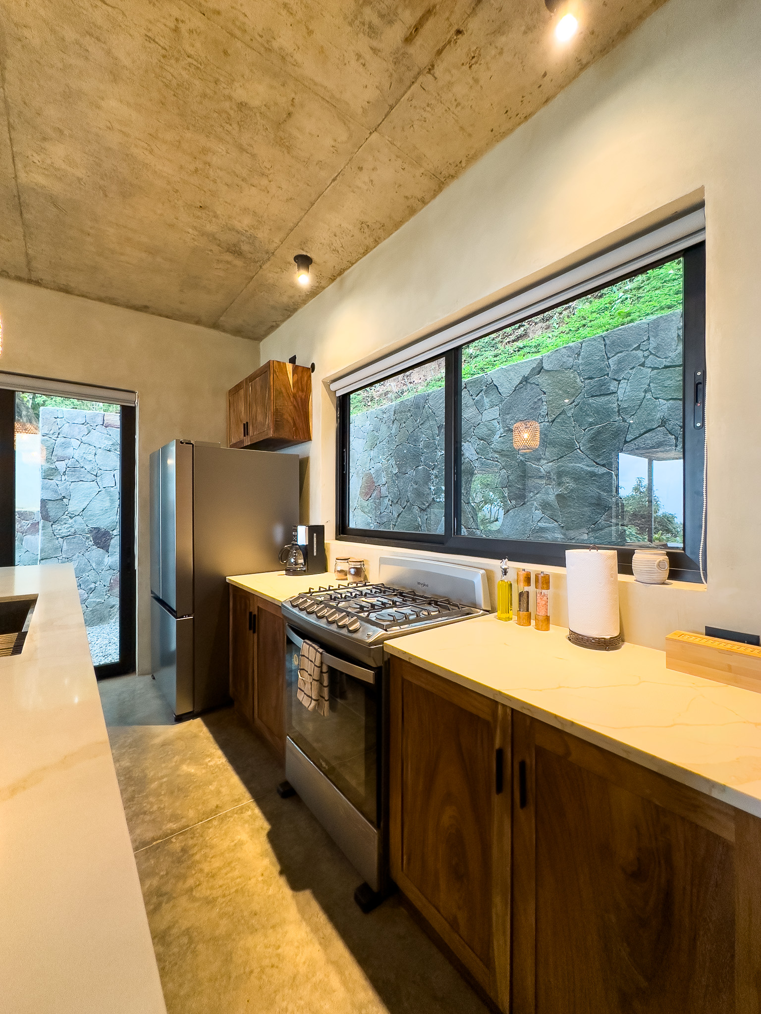 PROPIEDAD EQUIPADA Y EN AIRBNB EN CERRO LA GLORIA, TAMANIQUE, LA LIBERTAD
