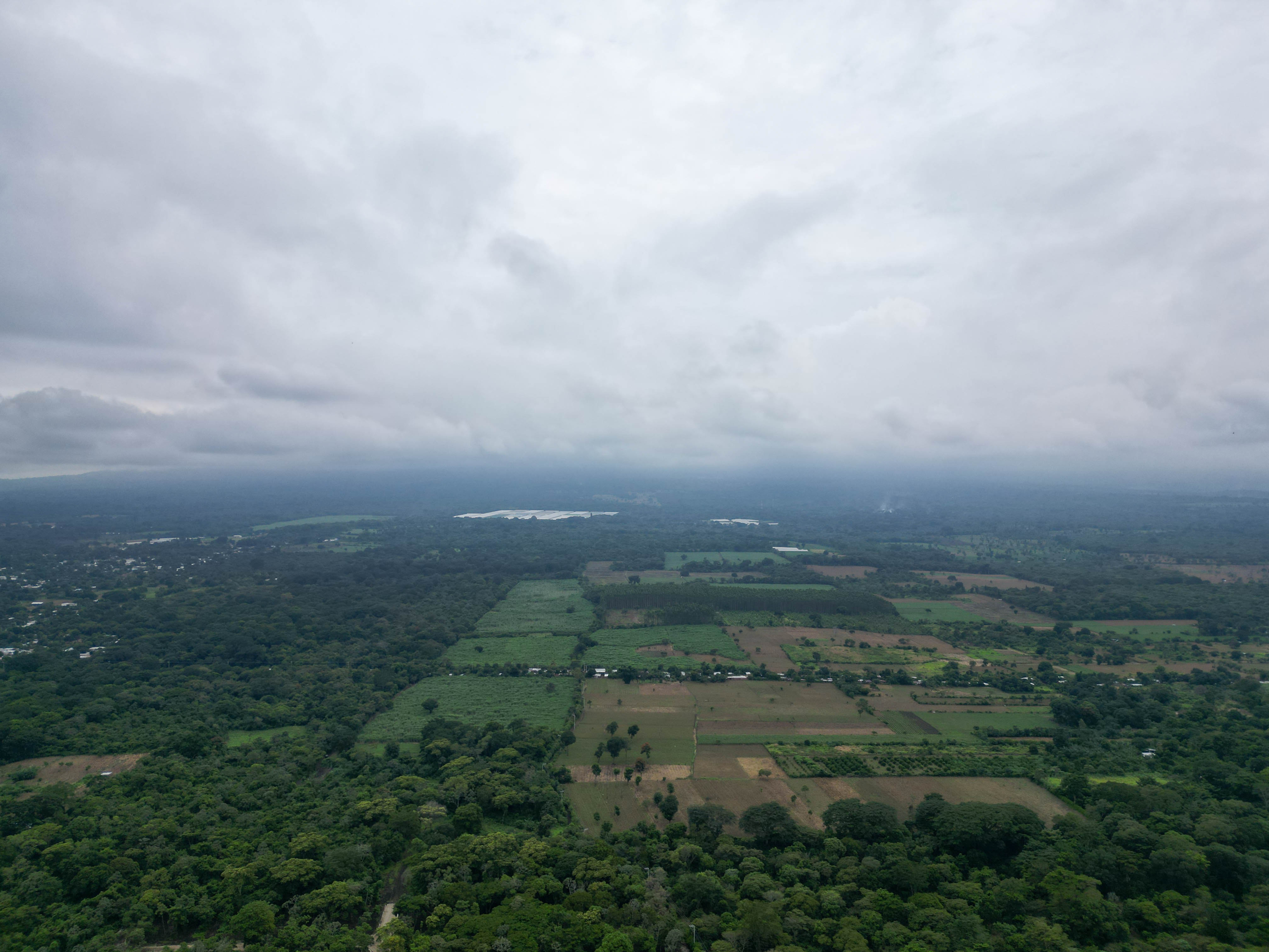 TERRENO EN SANTA ANA, CON ALTA EXPOSICIÓN COMERCIAL