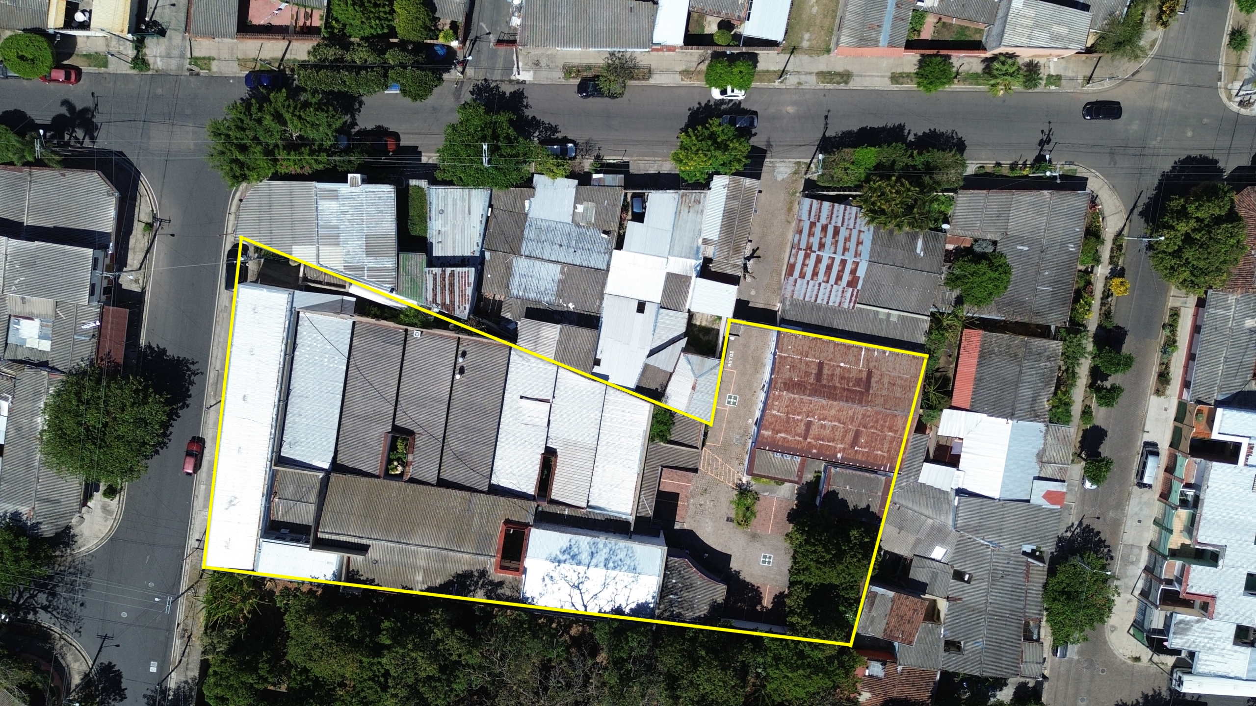PROPIEDAD PARA USO COMERCIAL O INDUSTRIAL EN SANTA ANA