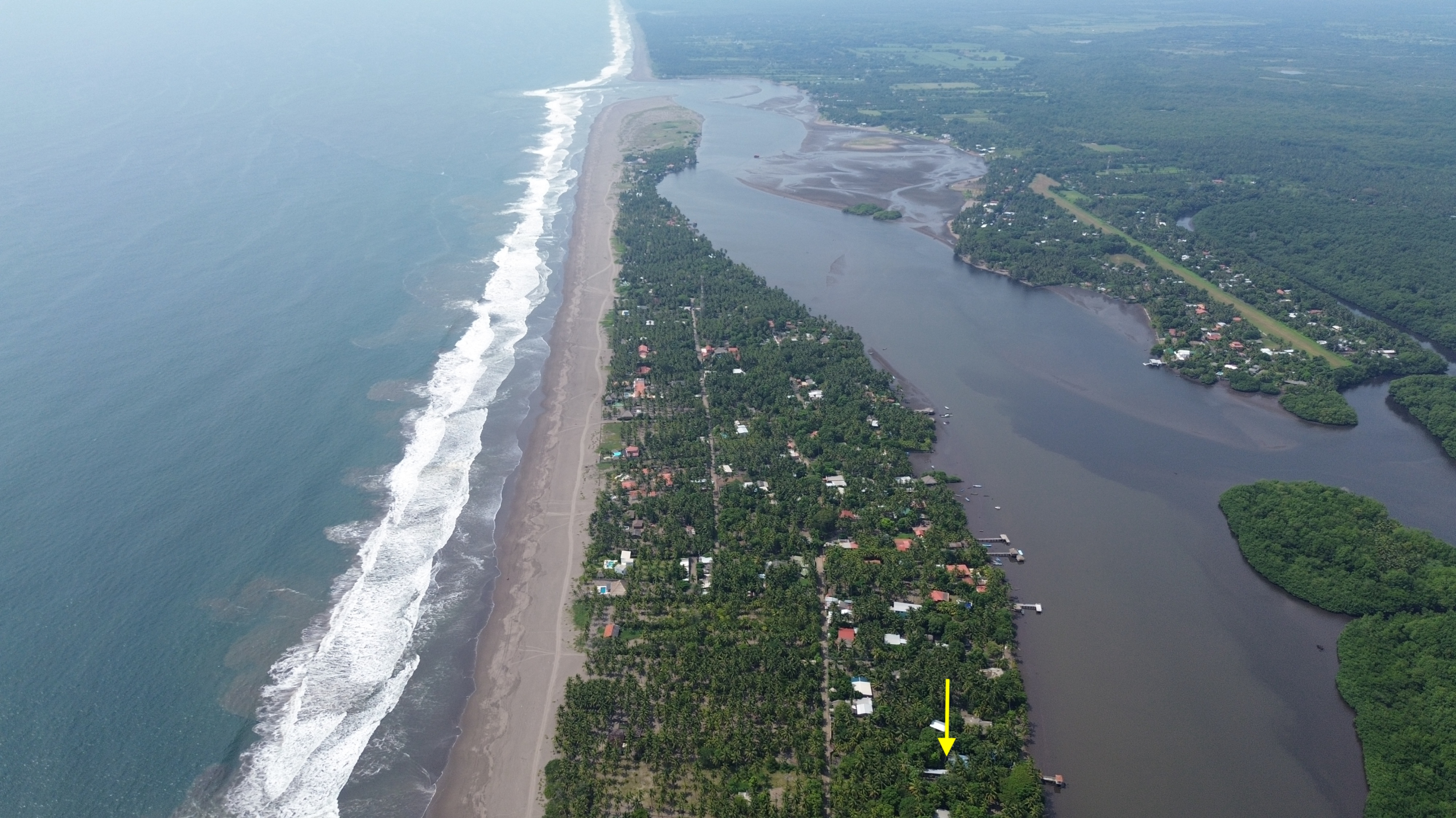 RANCHO EN BARRA SANTIAGO, AHUACHAPÁN