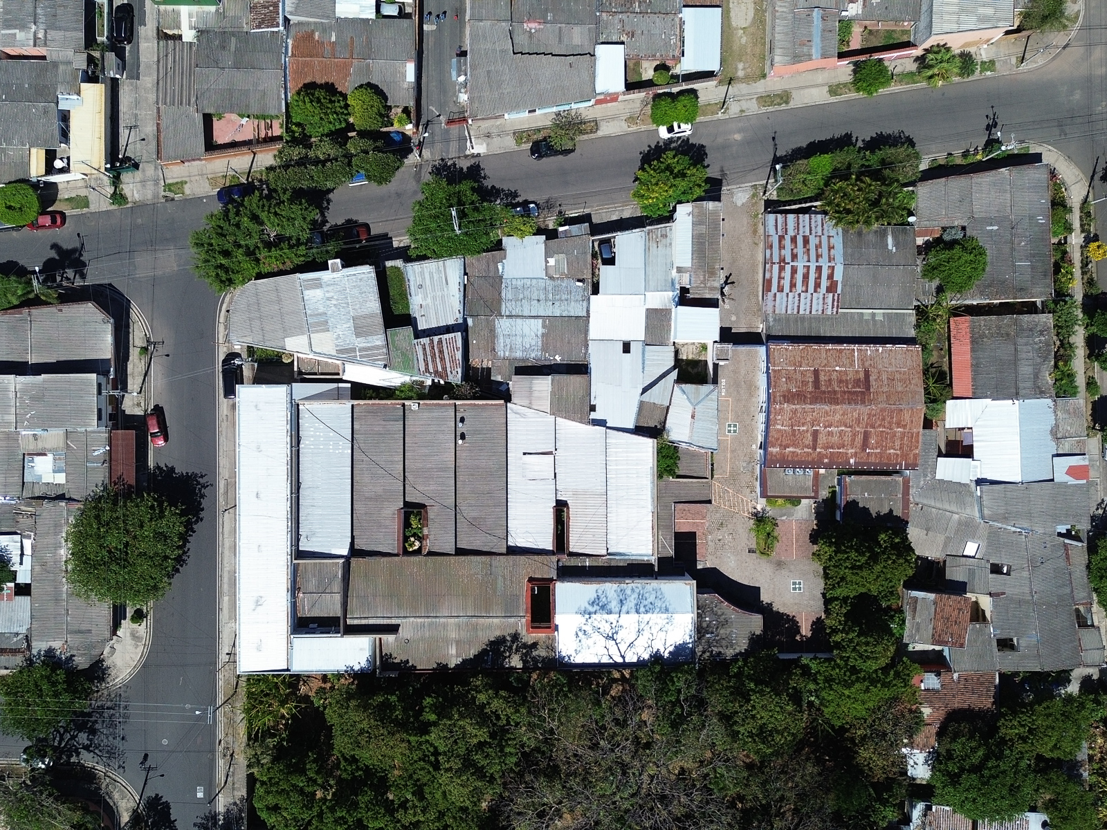 DR828-6 PROPIEDAD PARA USO COMERCIAL O INDUSTRIAL EN SANTA ANA