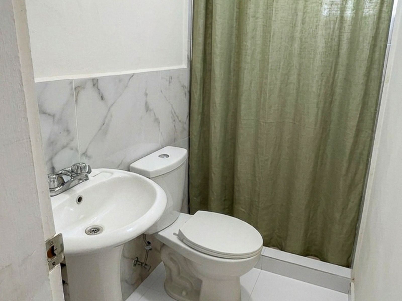 DR824-6 CASA EN RESIDENCIAL AUSTRALIA, ZONA UNICENTRO METROPOLIS, SAN SALVADOR