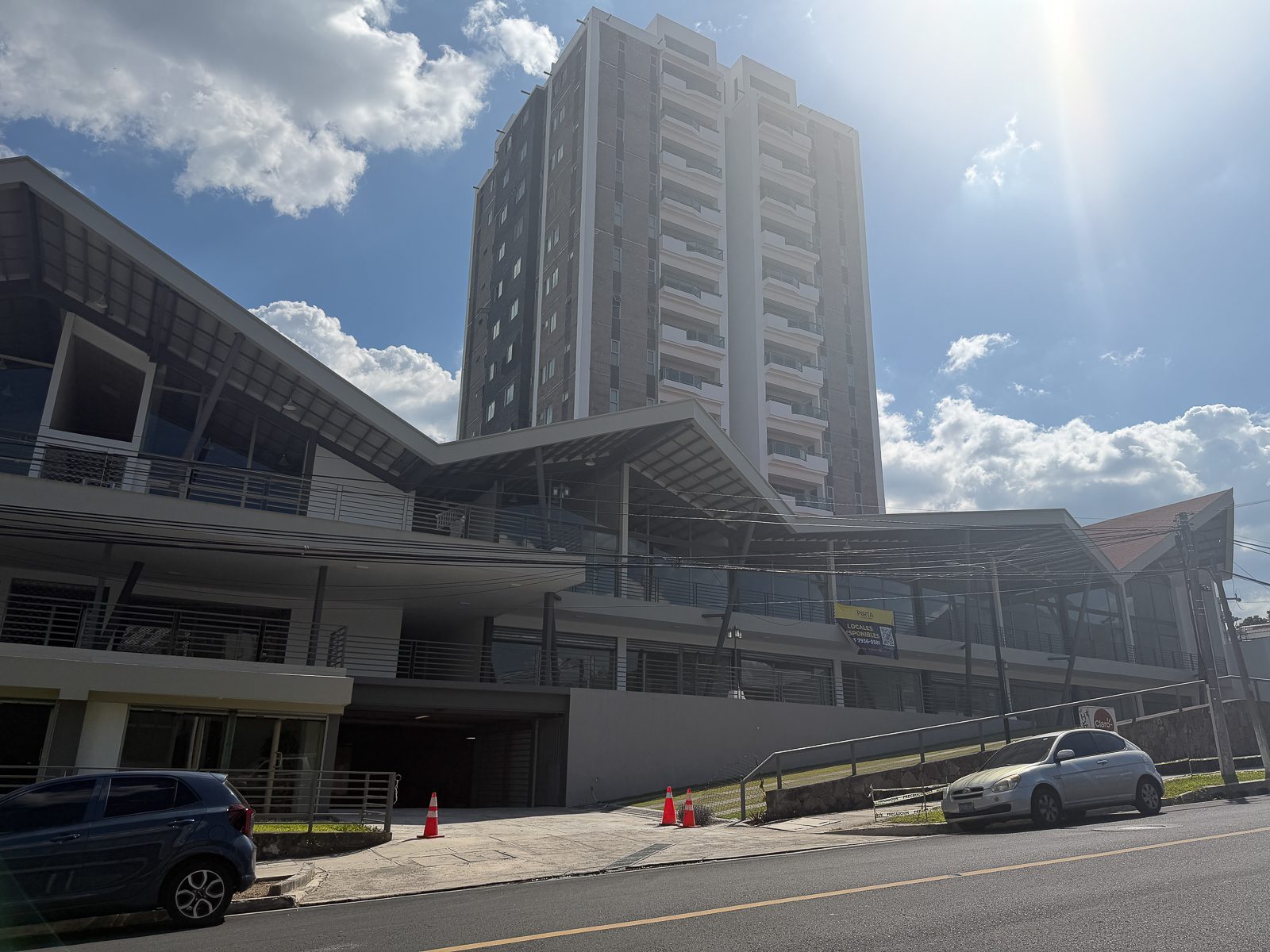 DAL829-18 LOCALES COMERCIALES EN PLAZA TRIANA – LA MASCOTA, SAN SALVADOR