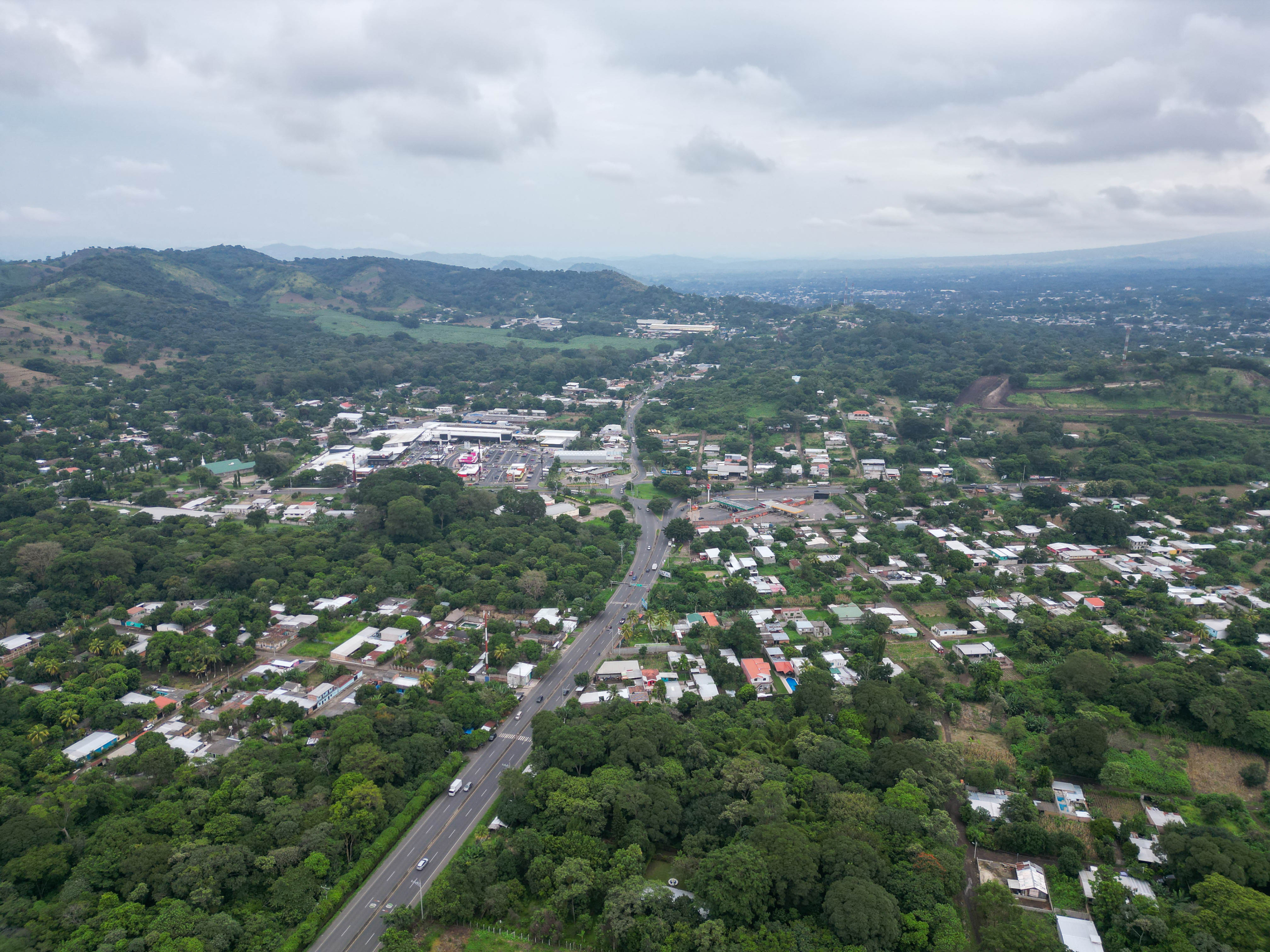 TERRENO EN SANTA ANA, CON ALTA EXPOSICIÓN COMERCIAL