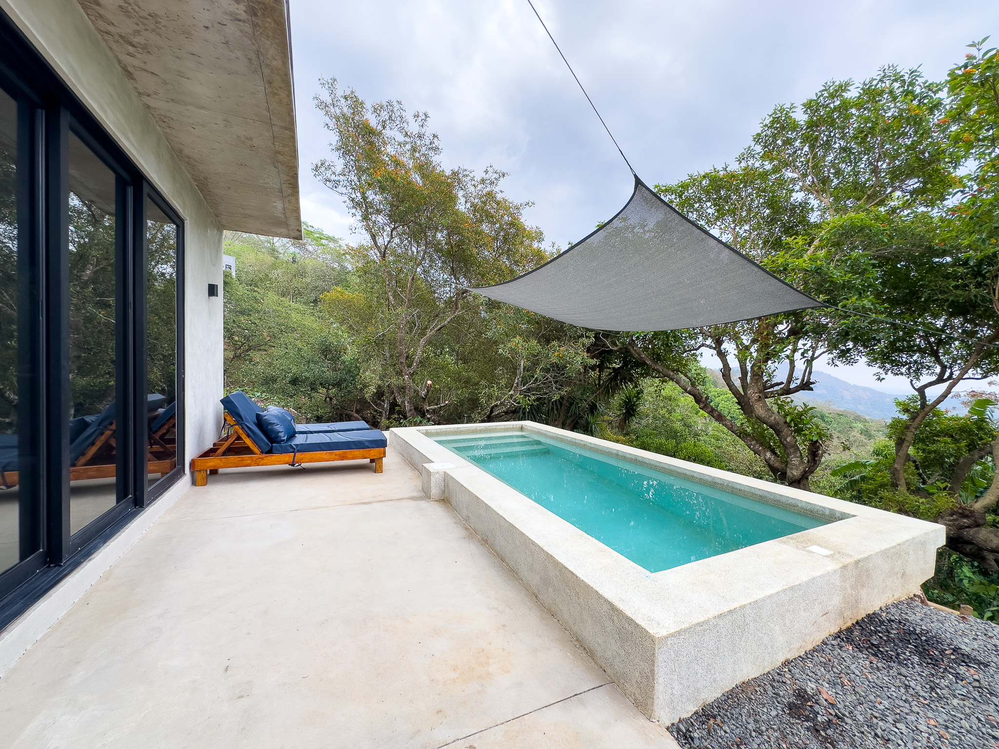 PROPIEDAD EQUIPADA Y EN AIRBNB EN CERRO LA GLORIA, TAMANIQUE, LA LIBERTAD