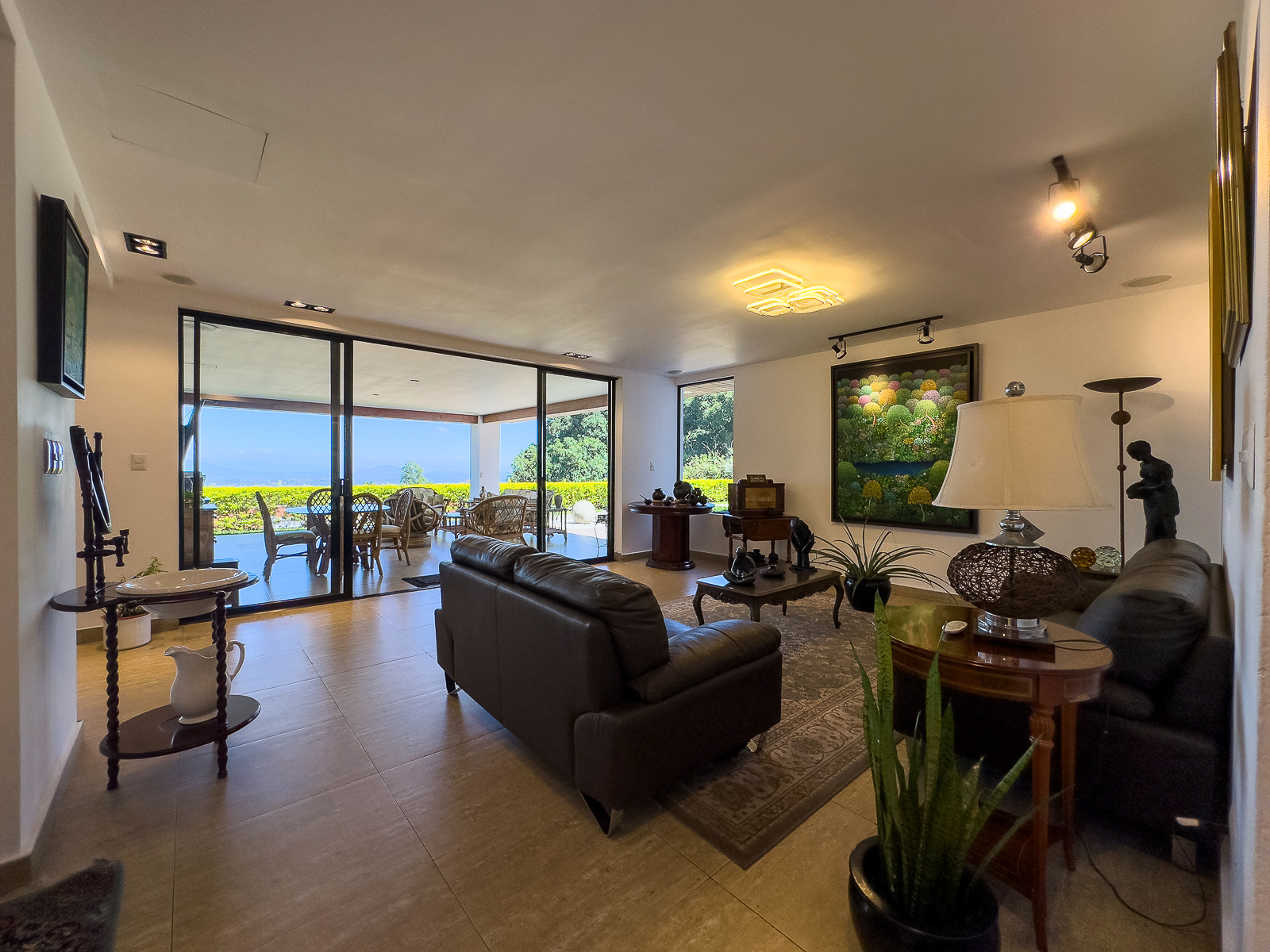 DR645-27 CASA EN RESIDENCIAL LOMAS DE ALTAMIRA, SAN SALVADOR