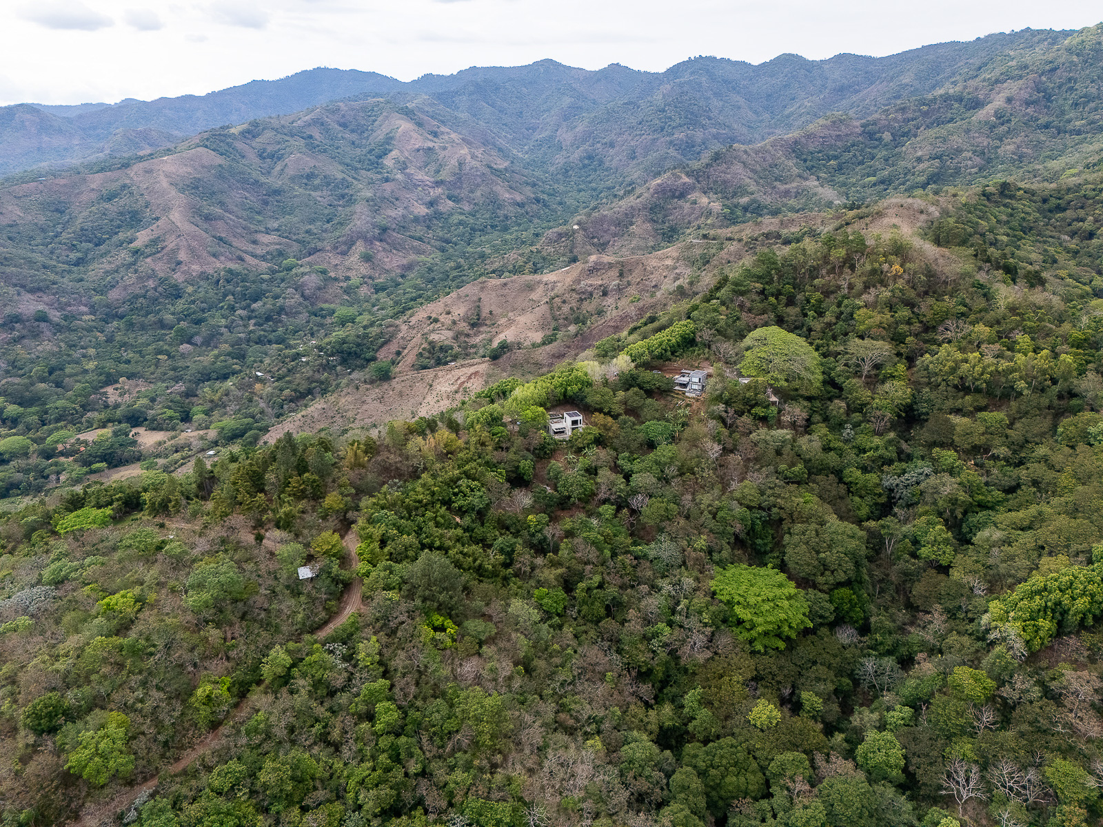 DR803-33 PROPIEDAD EQUIPADA Y EN AIRBNB EN CERRO LA GLORIA, TAMANIQUE, LA LIBERTAD