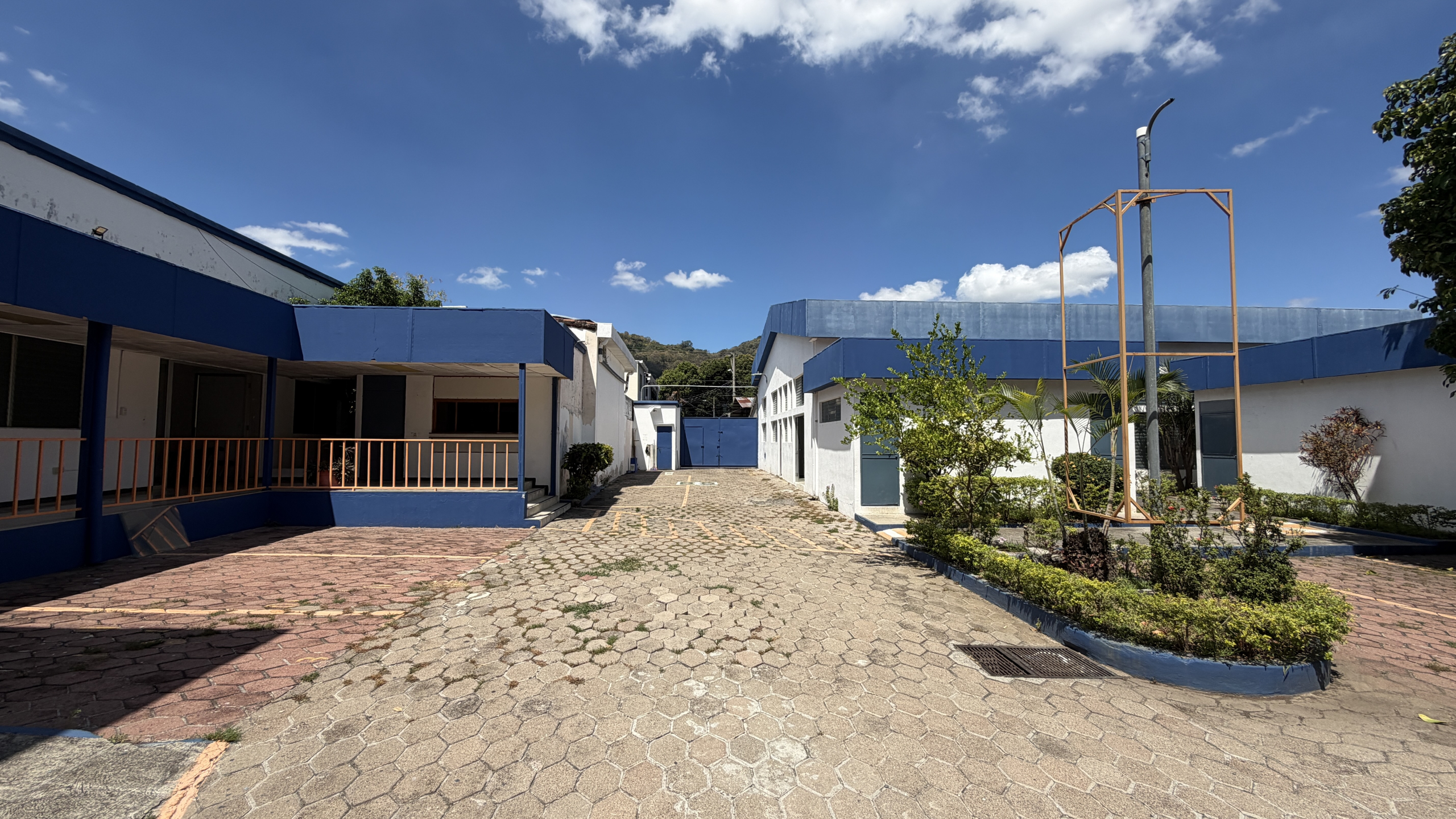 PROPIEDAD PARA USO COMERCIAL O INDUSTRIAL EN SANTA ANA