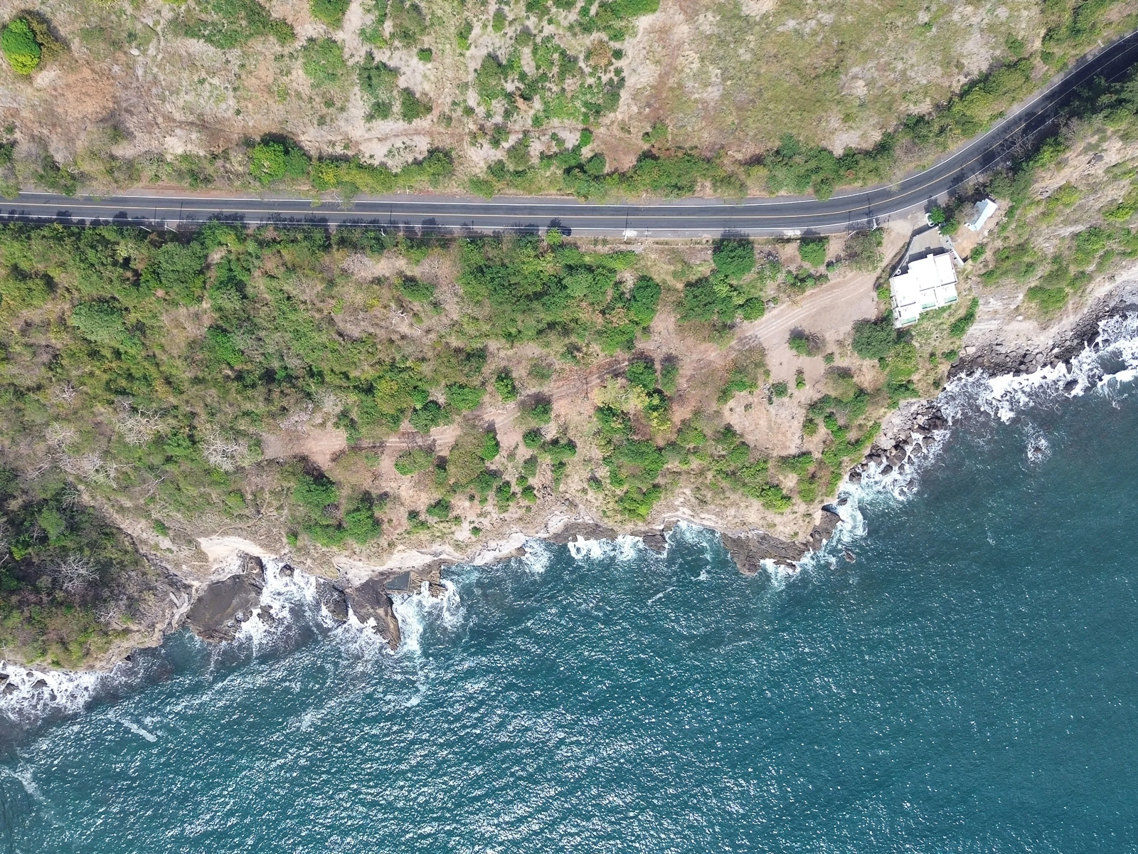DT657-3 LOTES EN ACANTILADOS FRENTE AL MAR EN ZONA DEL ZONTE, LA LIBERTAD