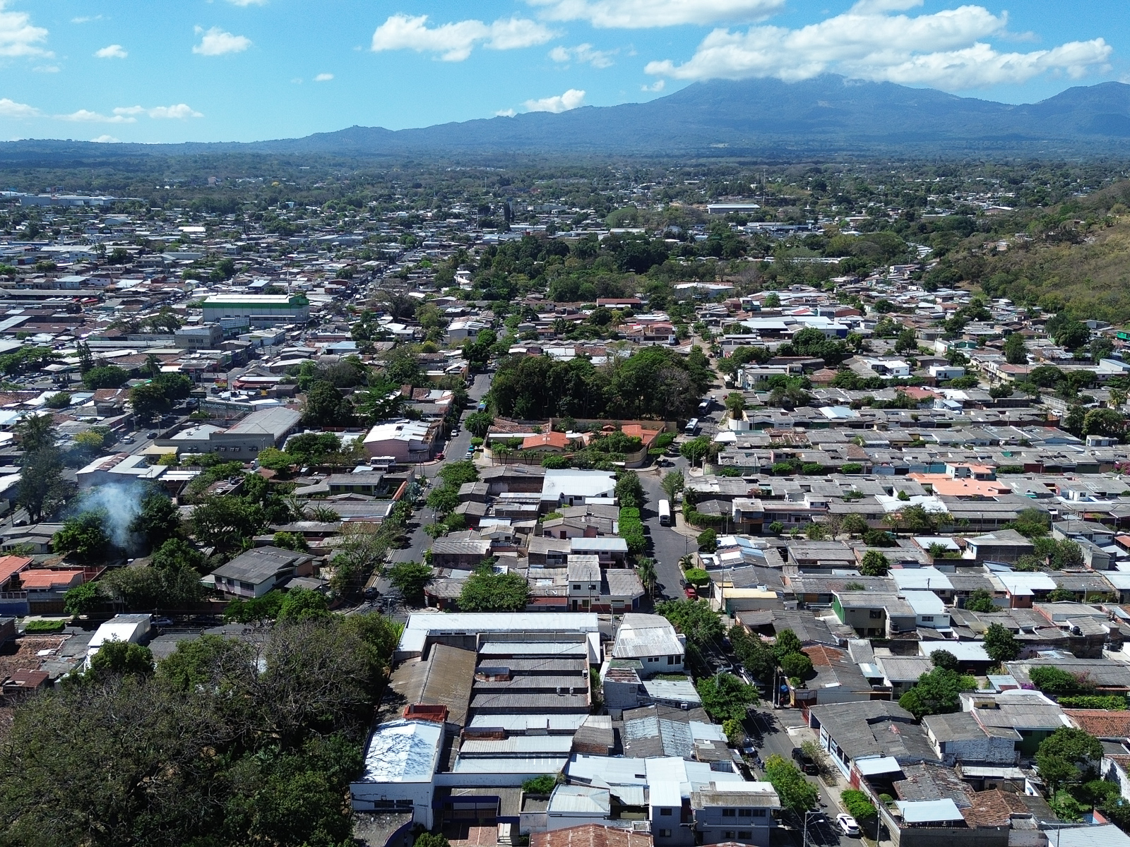 DR828-5 PROPIEDAD PARA USO COMERCIAL O INDUSTRIAL EN SANTA ANA