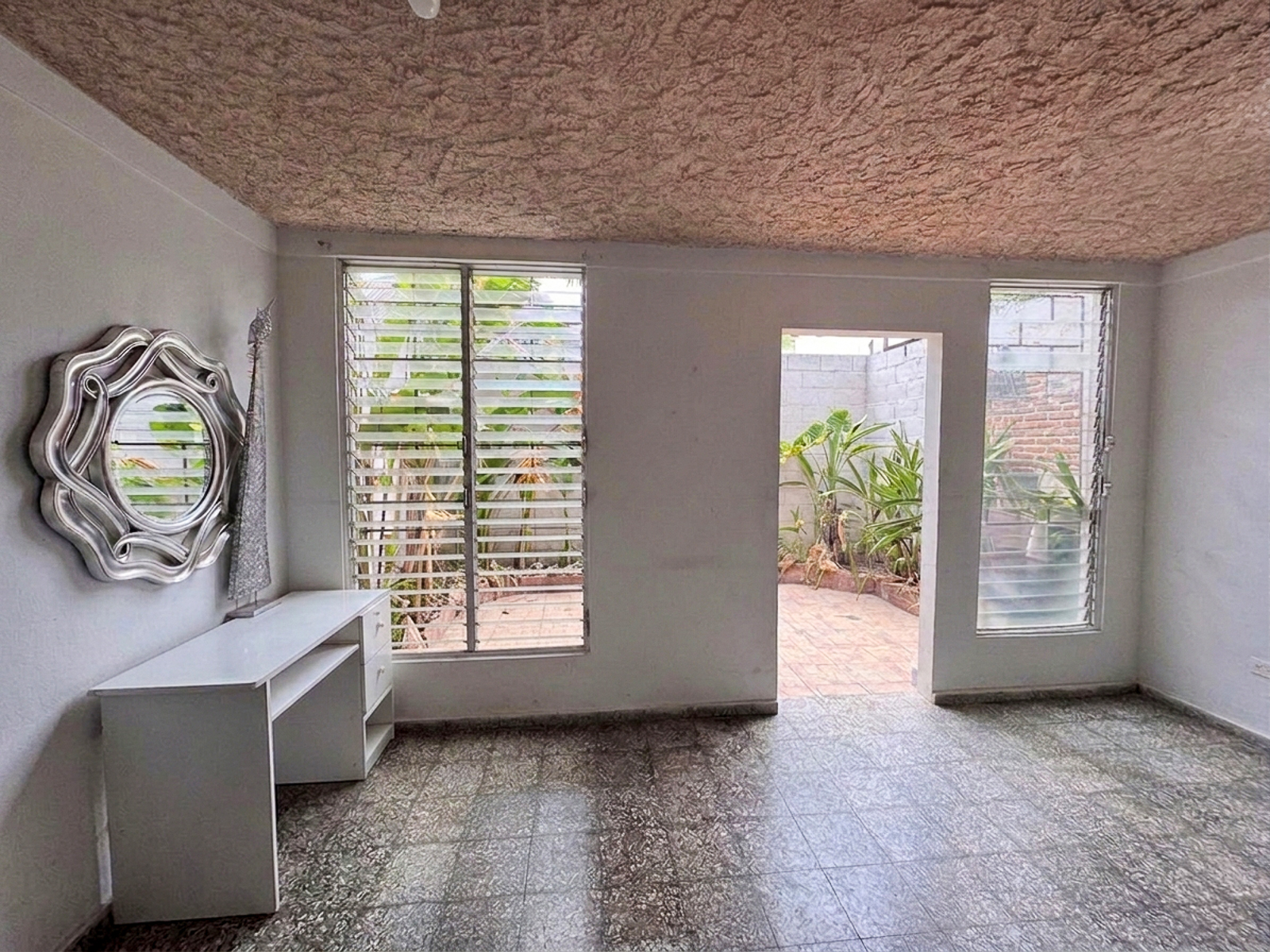 DR824-3 CASA EN RESIDENCIAL AUSTRALIA, ZONA UNICENTRO METROPOLIS, SAN SALVADOR