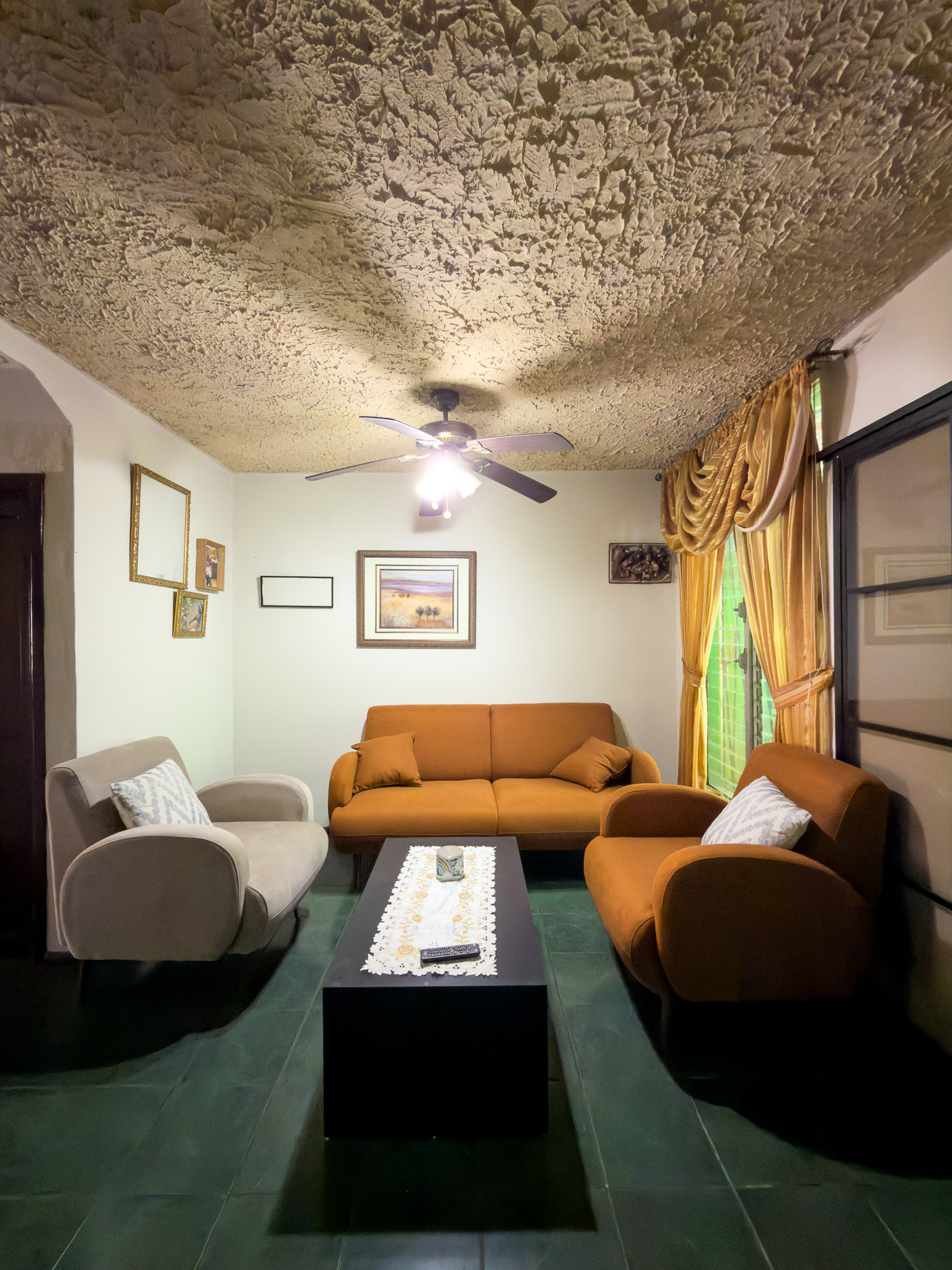 CASA EN RESIDENCIAL METRÓPOLIS, SAN SALVADOR