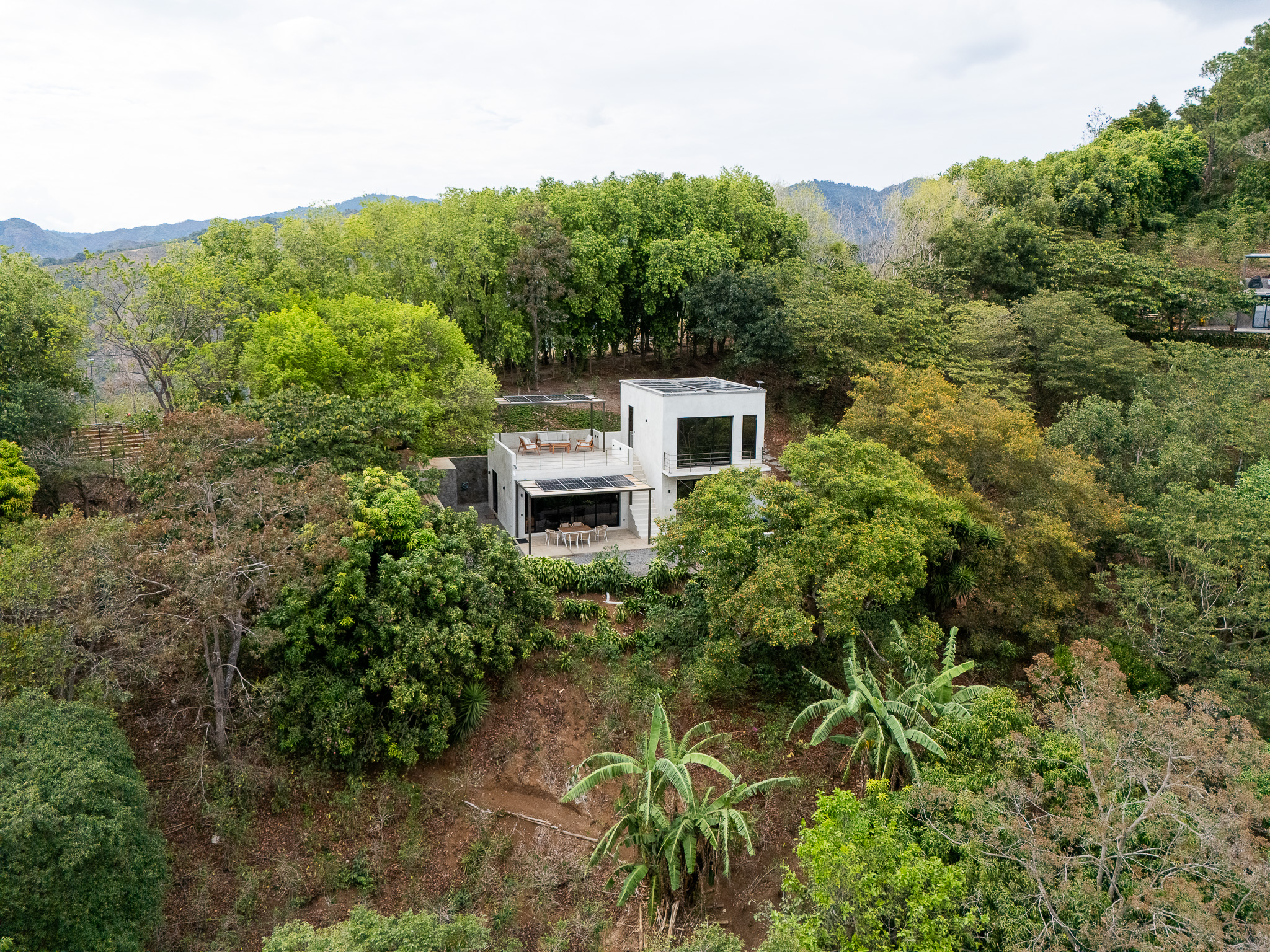 PROPIEDAD EQUIPADA Y EN AIRBNB EN CERRO LA GLORIA, TAMANIQUE, LA LIBERTAD