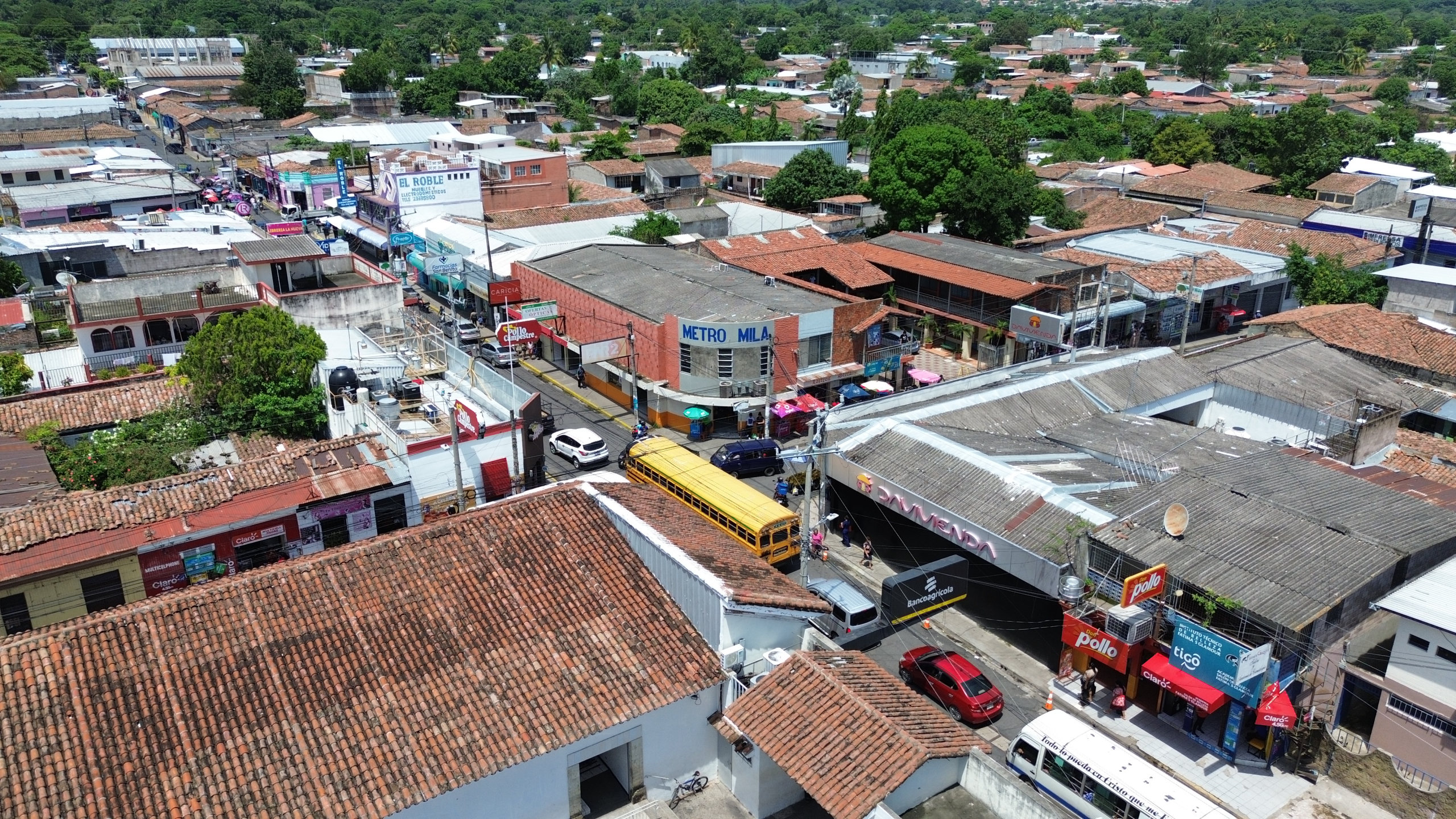 PLAZA COMERCIAL EN QUEZALTEPEQUE, SAN SALVADOR